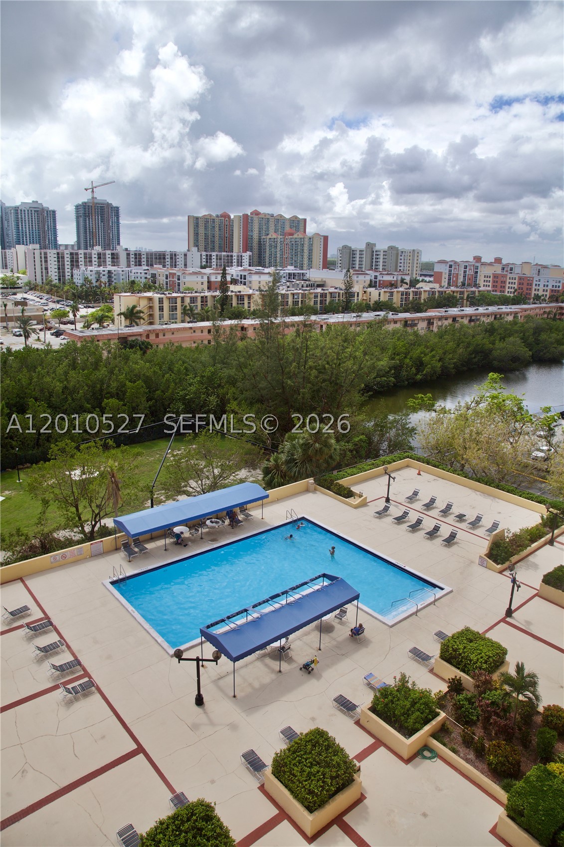 image Winston Towers 60012
