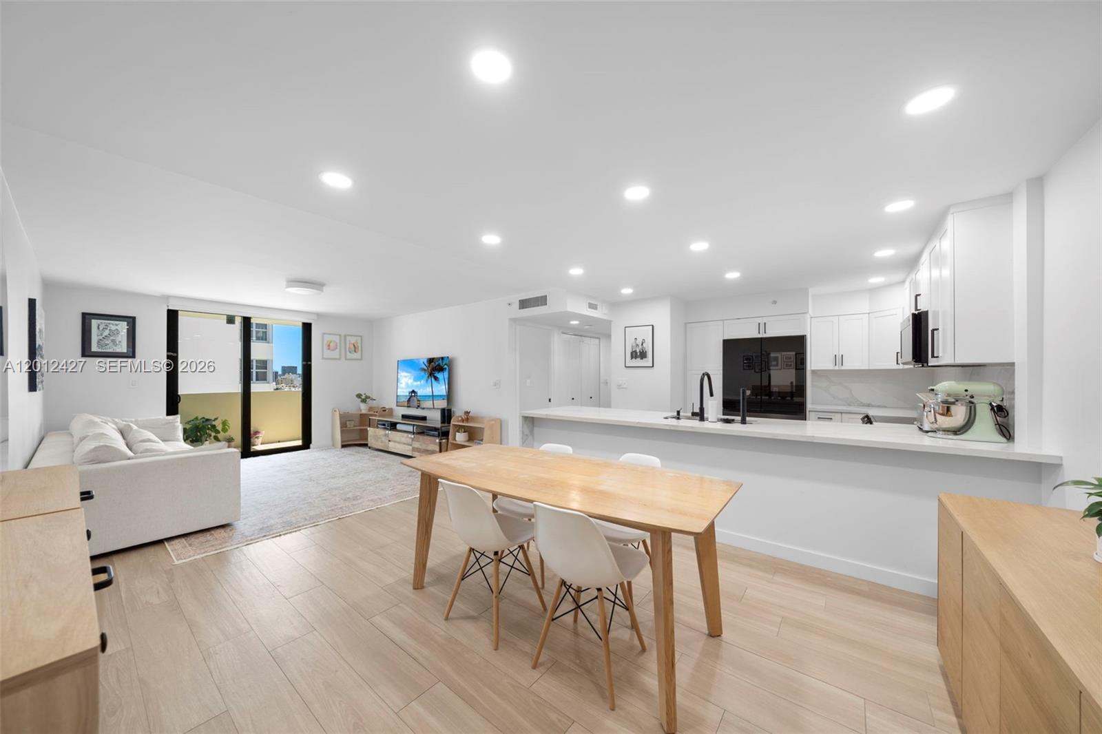 1621 Collins Ave #PH1002