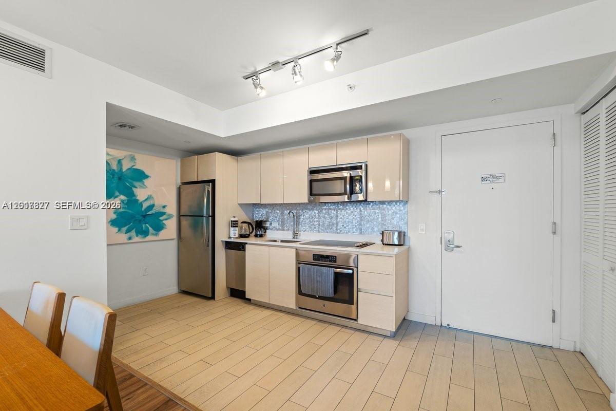 image Beachwalk Condominium9