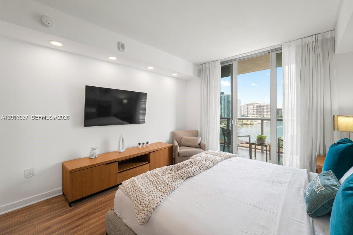 image Beachwalk Condominium11