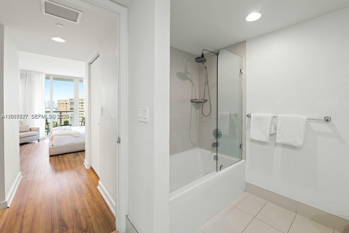 image Beachwalk Condominium15