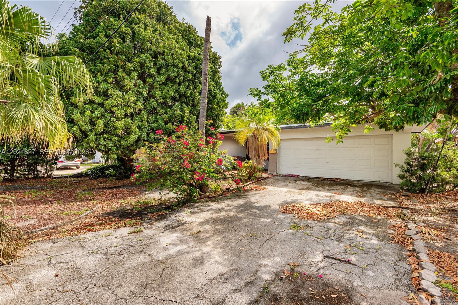 3905 SW 67th Ter