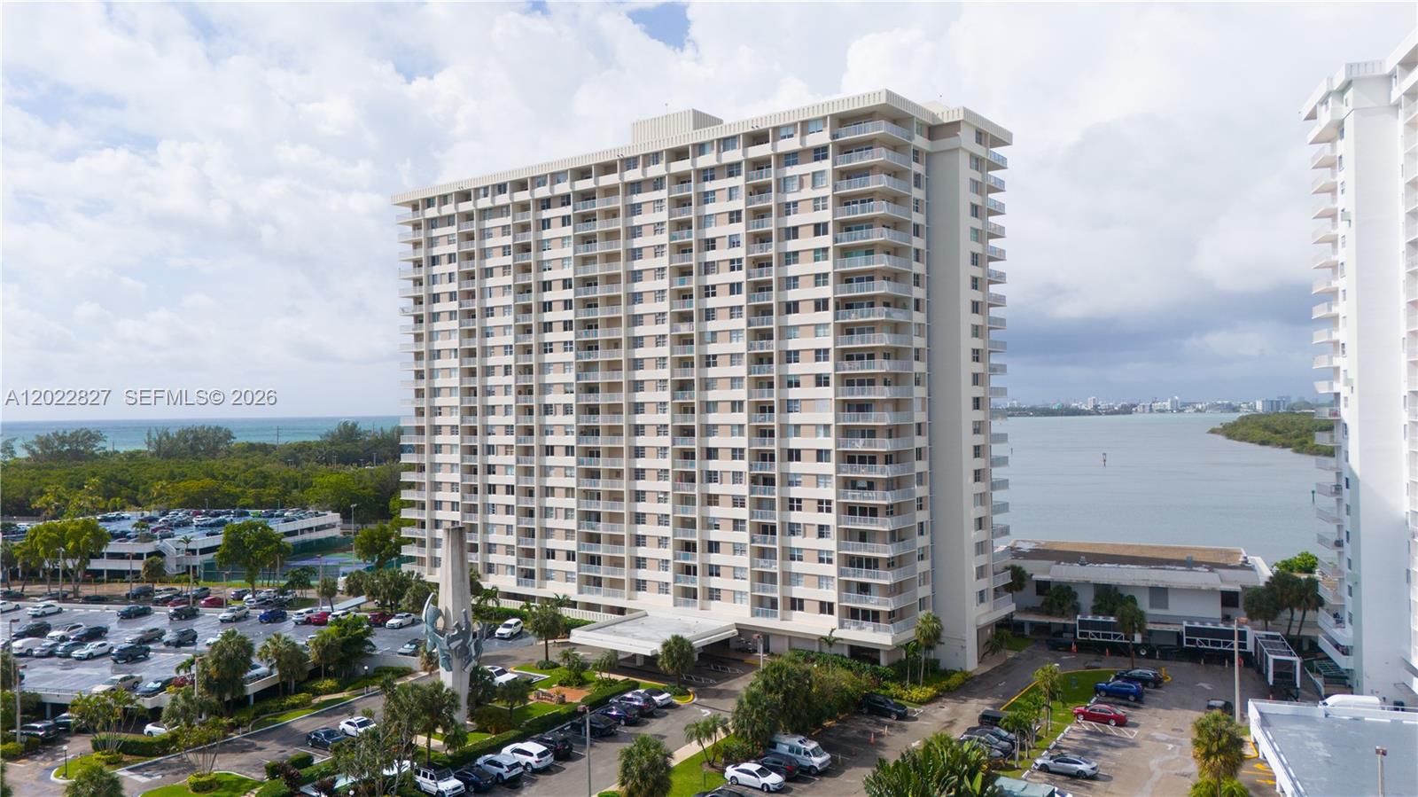 image Arlen House Condo0