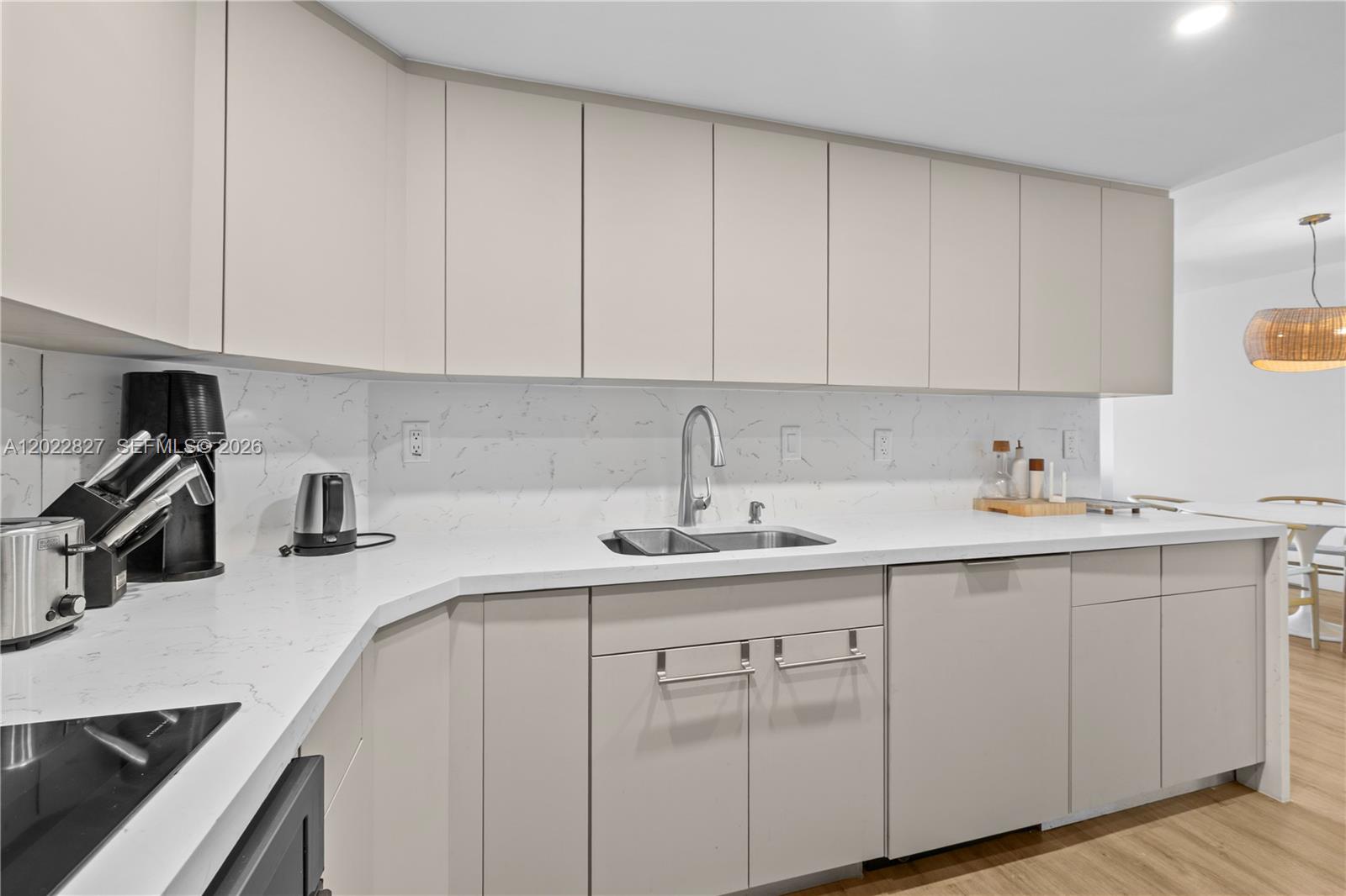 image Arlen House Condo17