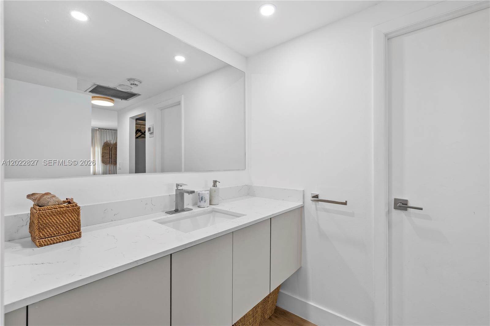 image Arlen House Condo29