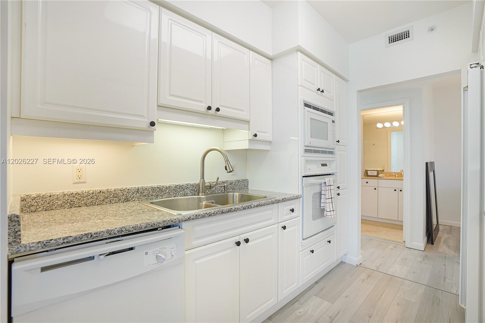 4779 Collins Ave #2908 Miami Beach, FL 33140