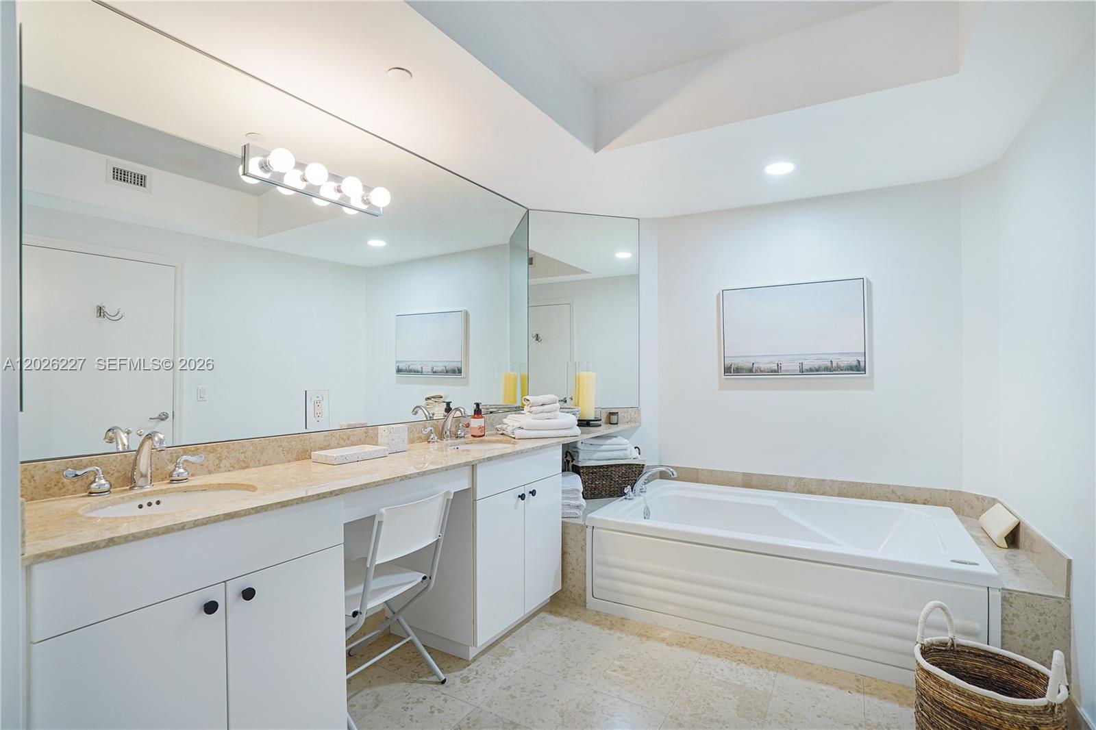 4779 Collins Ave #2908 Miami Beach, FL 33140
