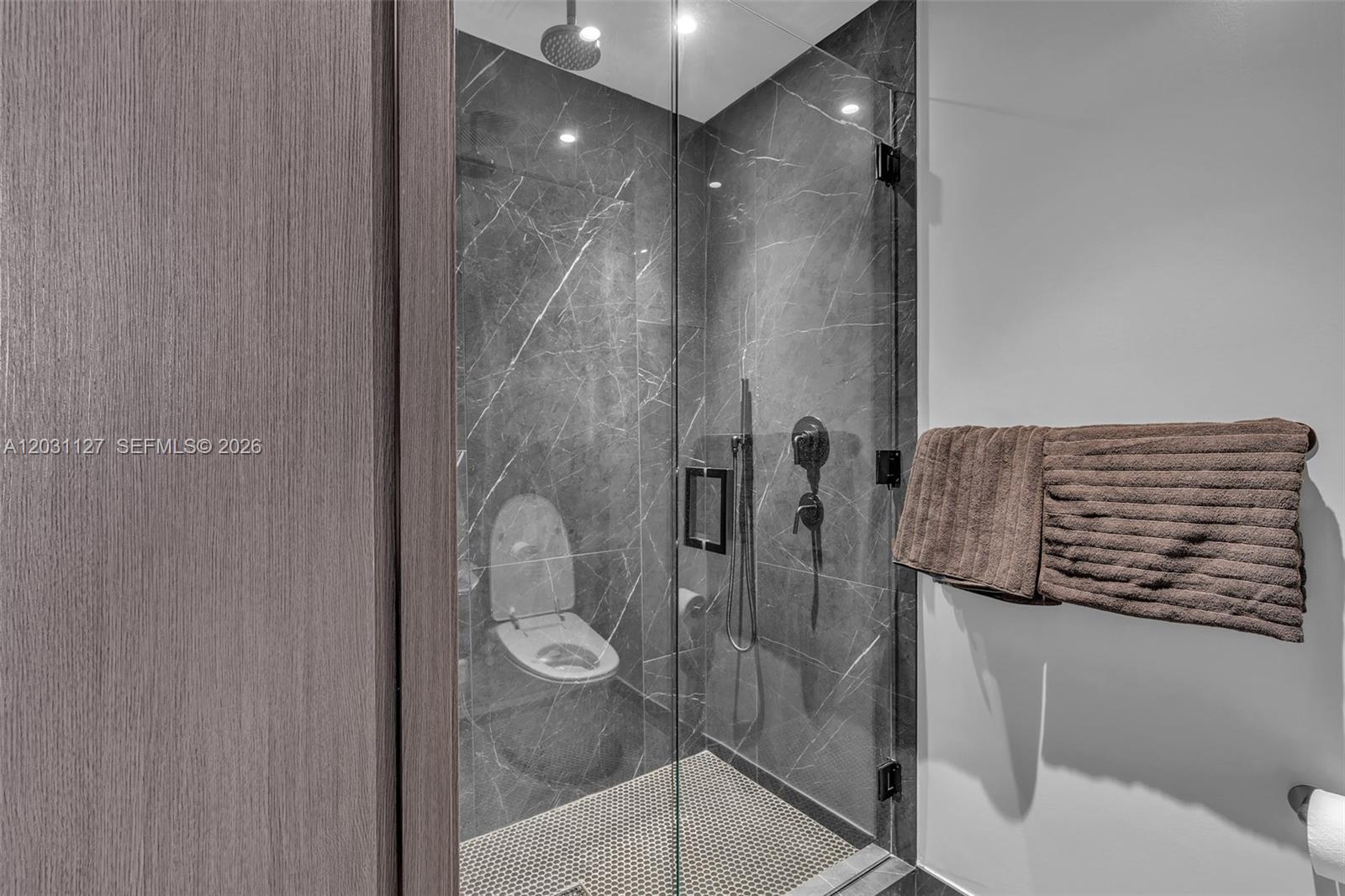 image E11EVEN Hotel & Residences14
