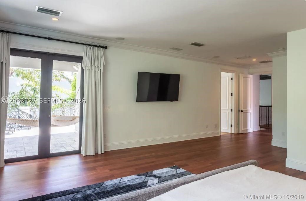 2561 Trapp Miami, FL 33133