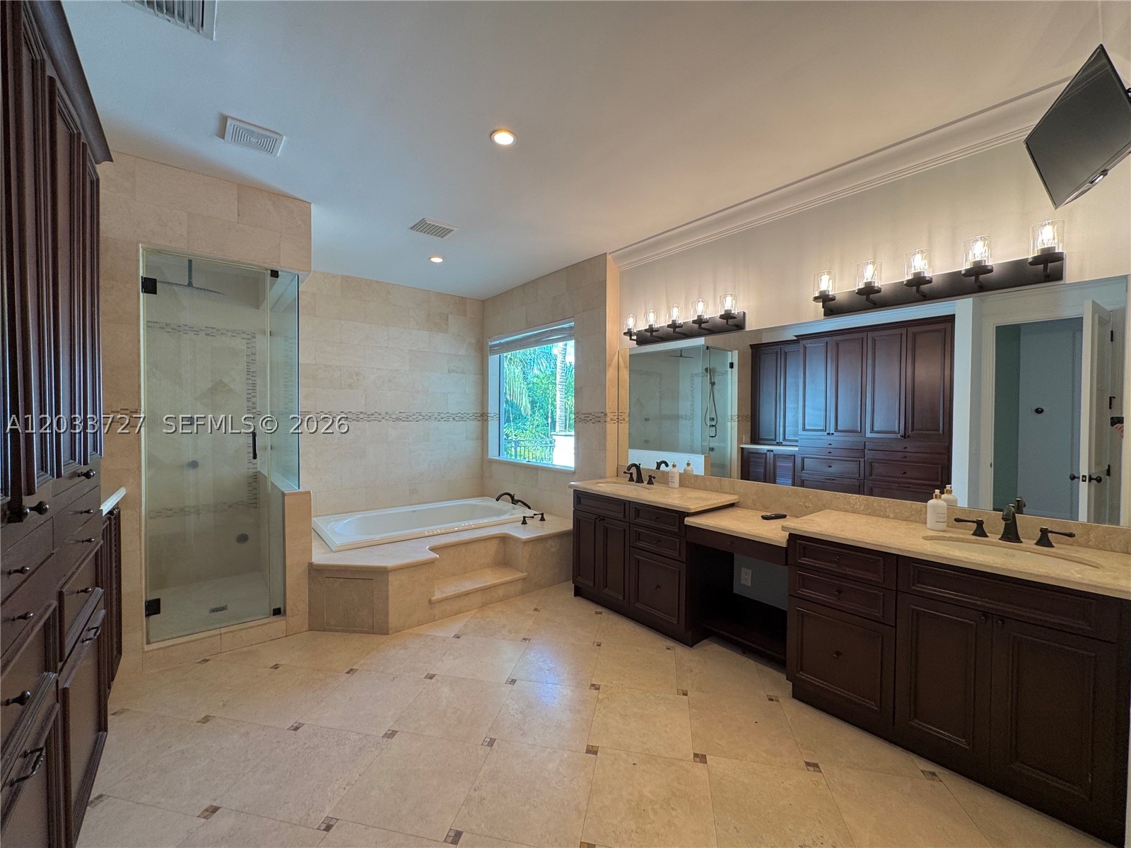 2561 Trapp Miami, FL 33133