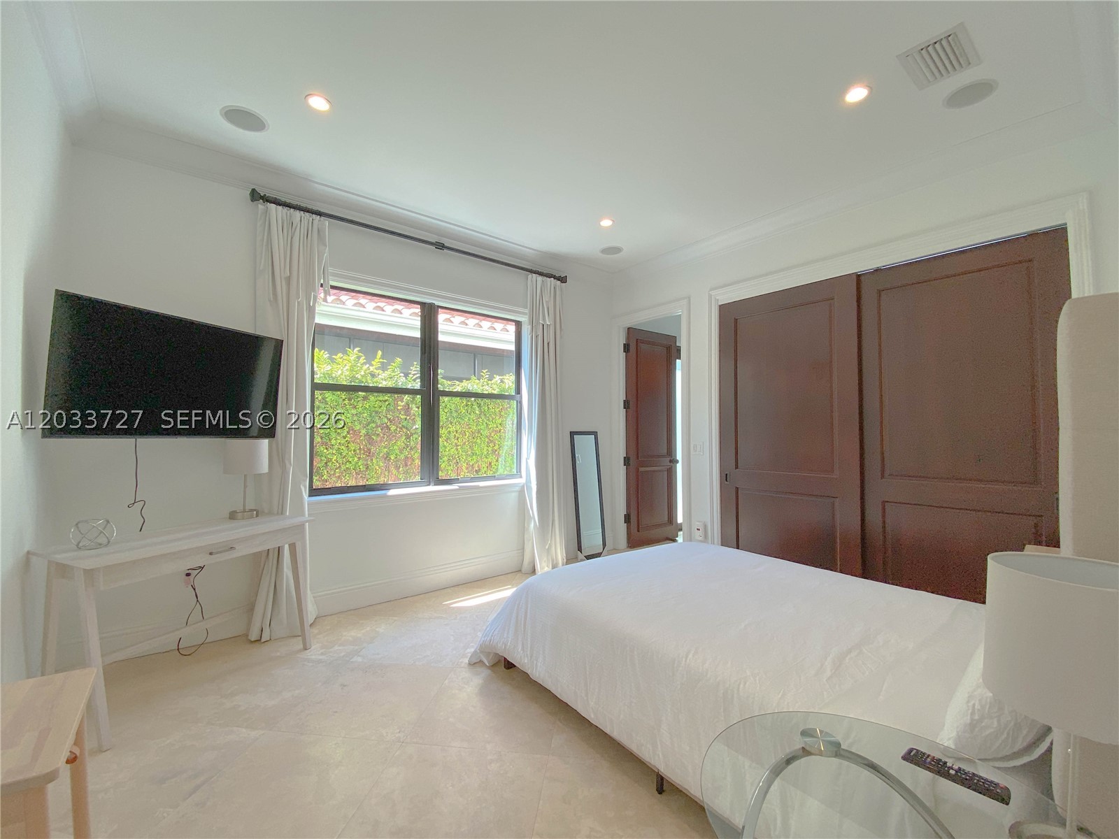 2561 Trapp Miami, FL 33133