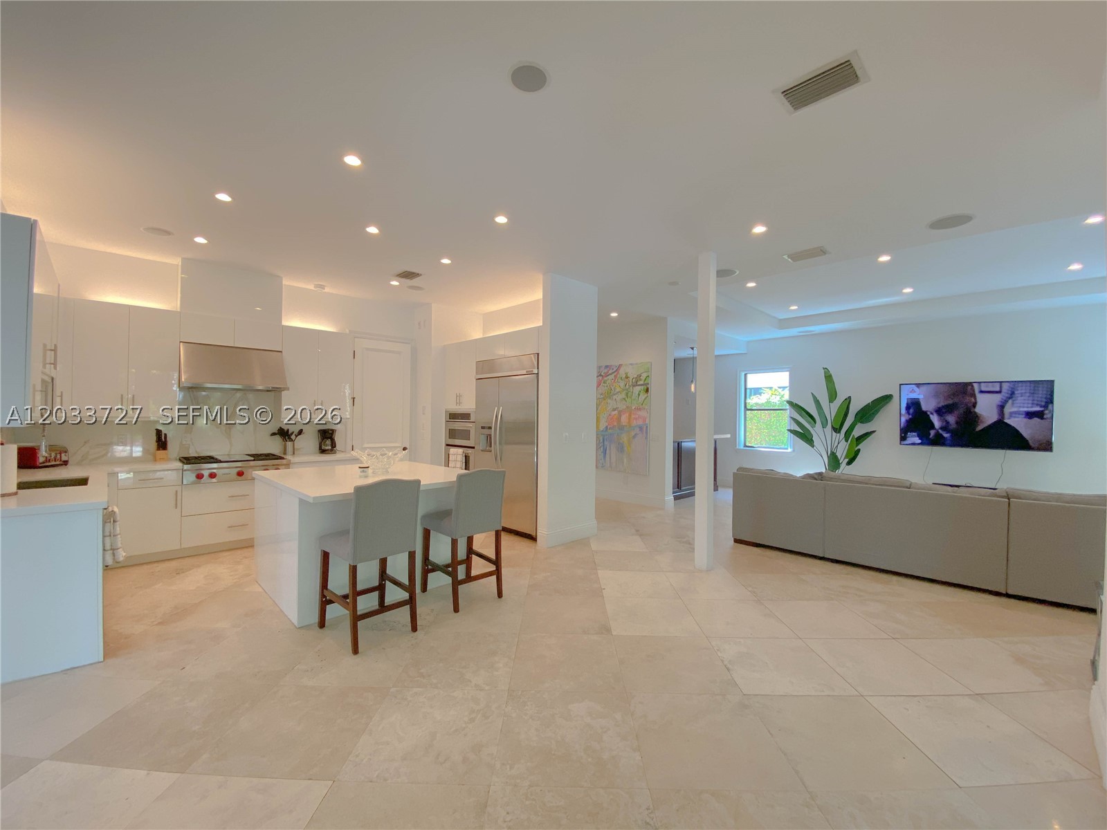 2561 Trapp Miami, FL 33133
