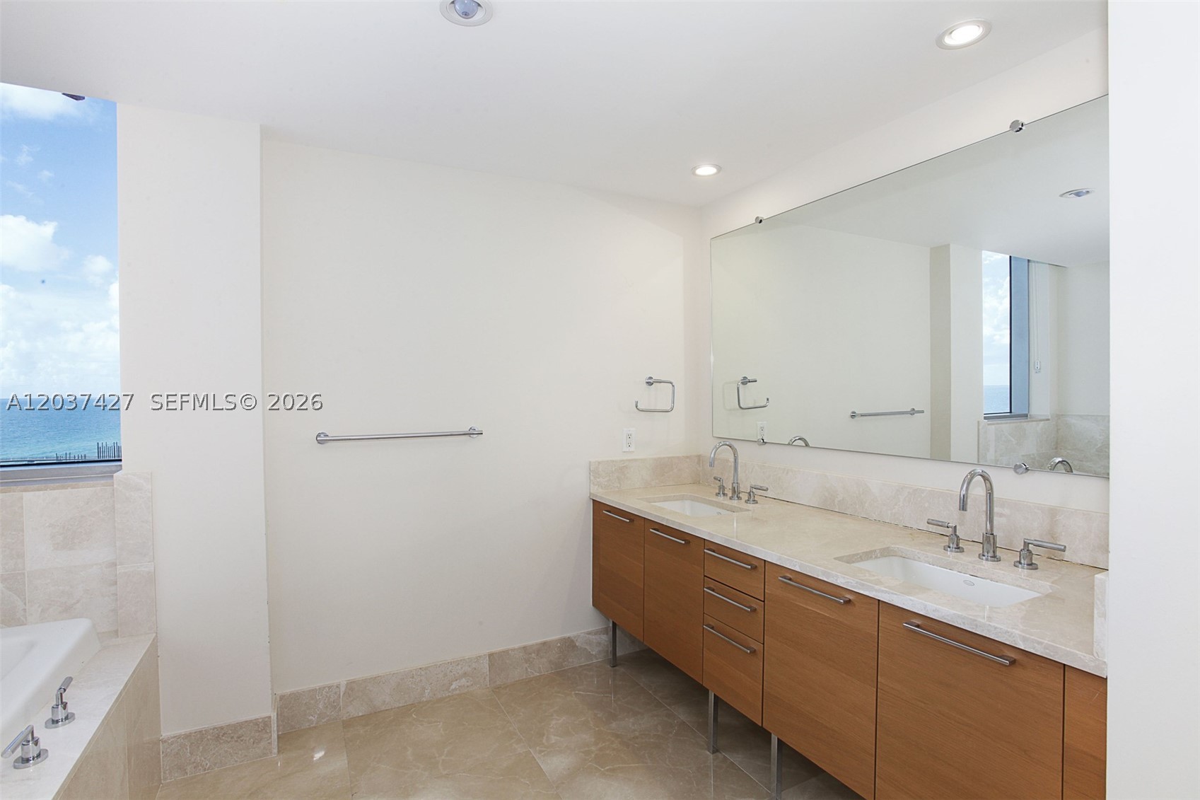 image Jade Beach13
