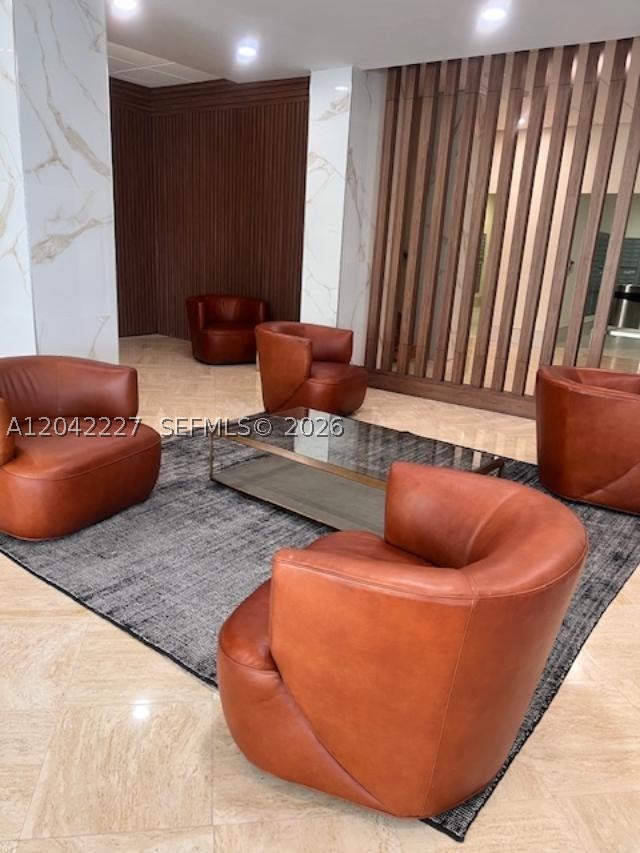 image Winston Towers 1006