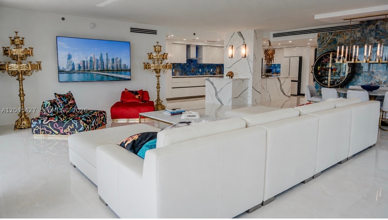 image Beach Club 318
