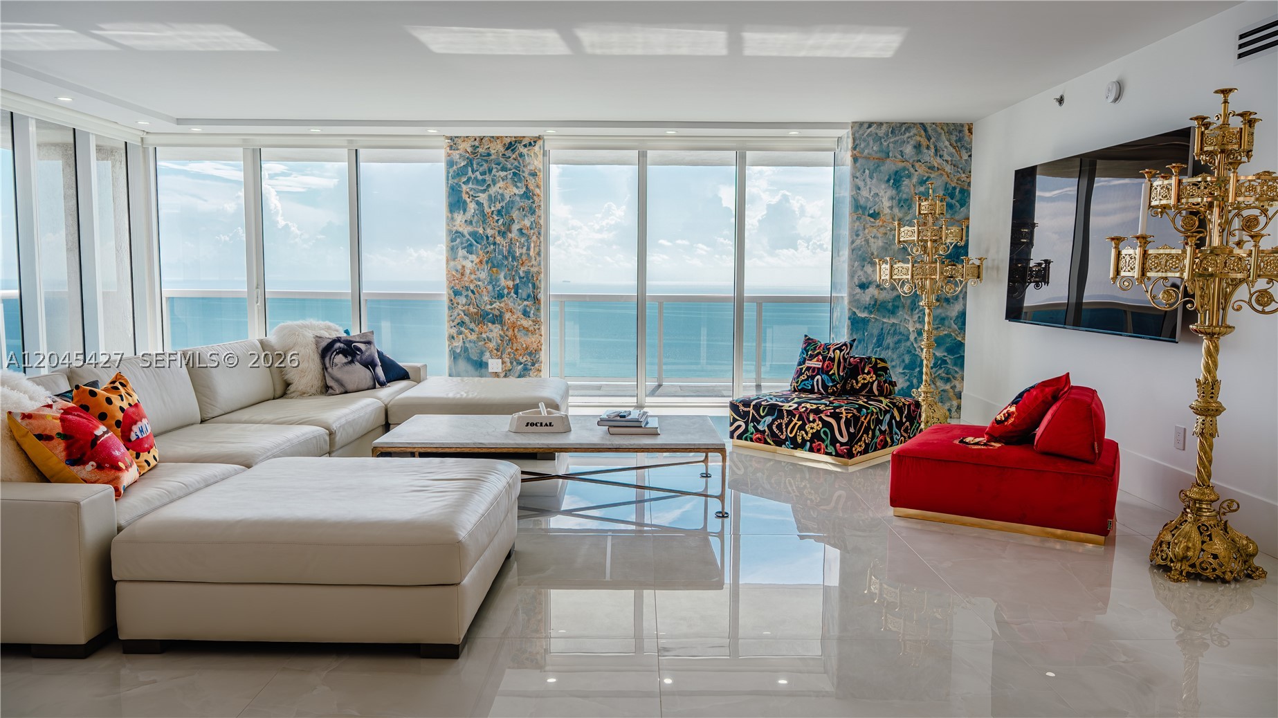 image Beach Club 319