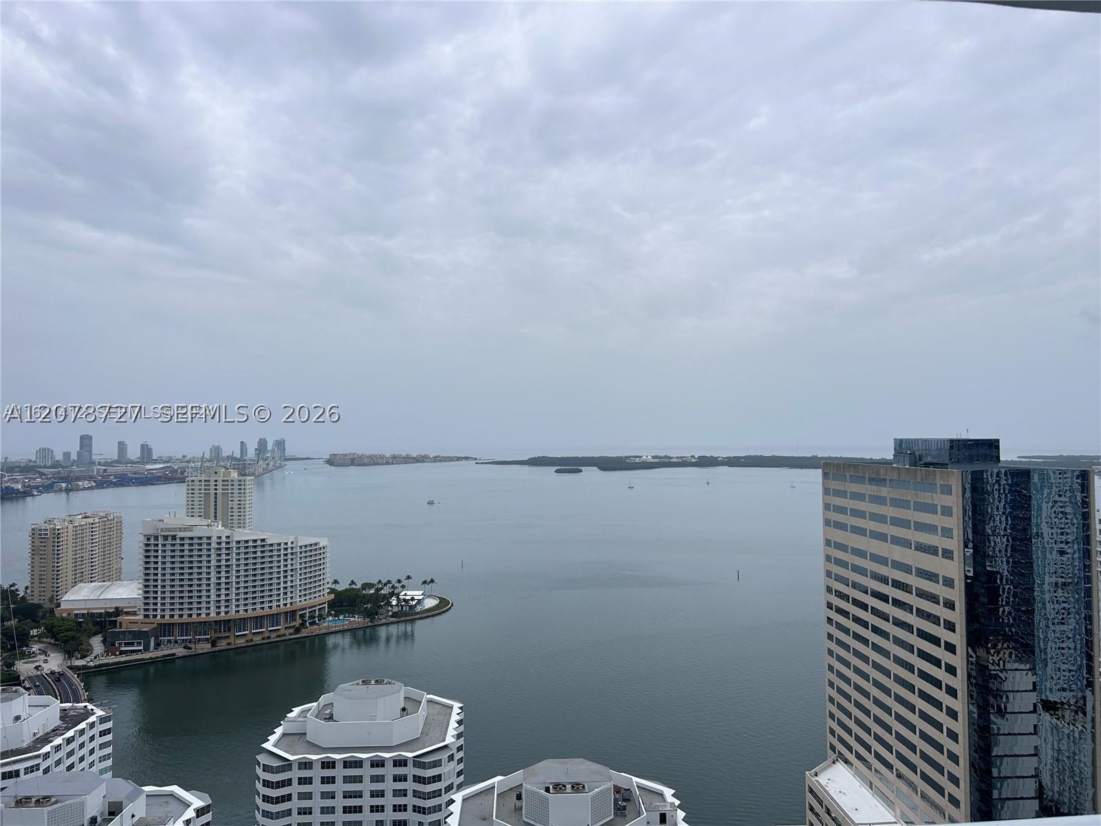 951 Brickell Ave #3804