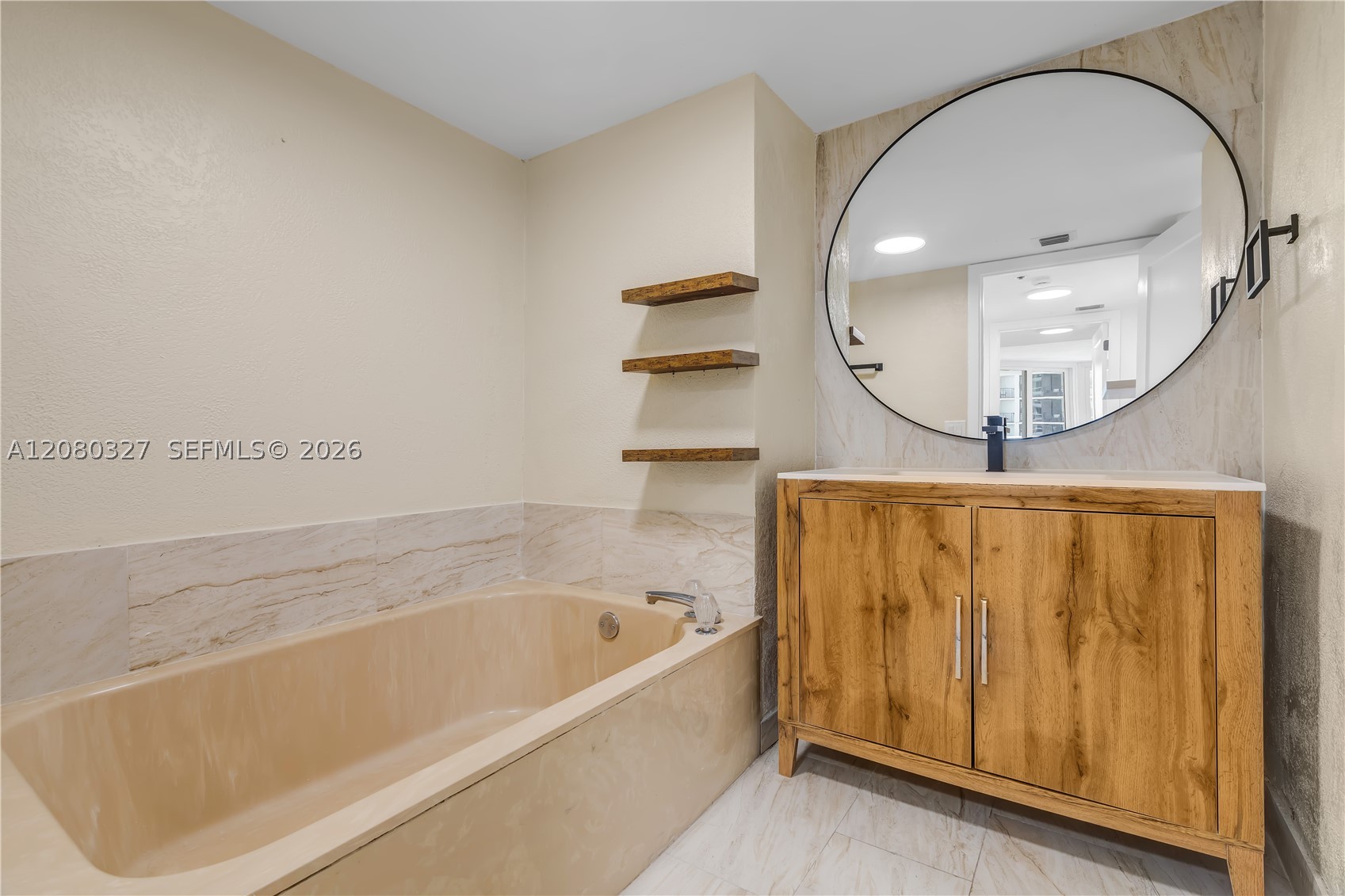 1717 N Bayshore Dr #A-1541 Miami, FL 33132