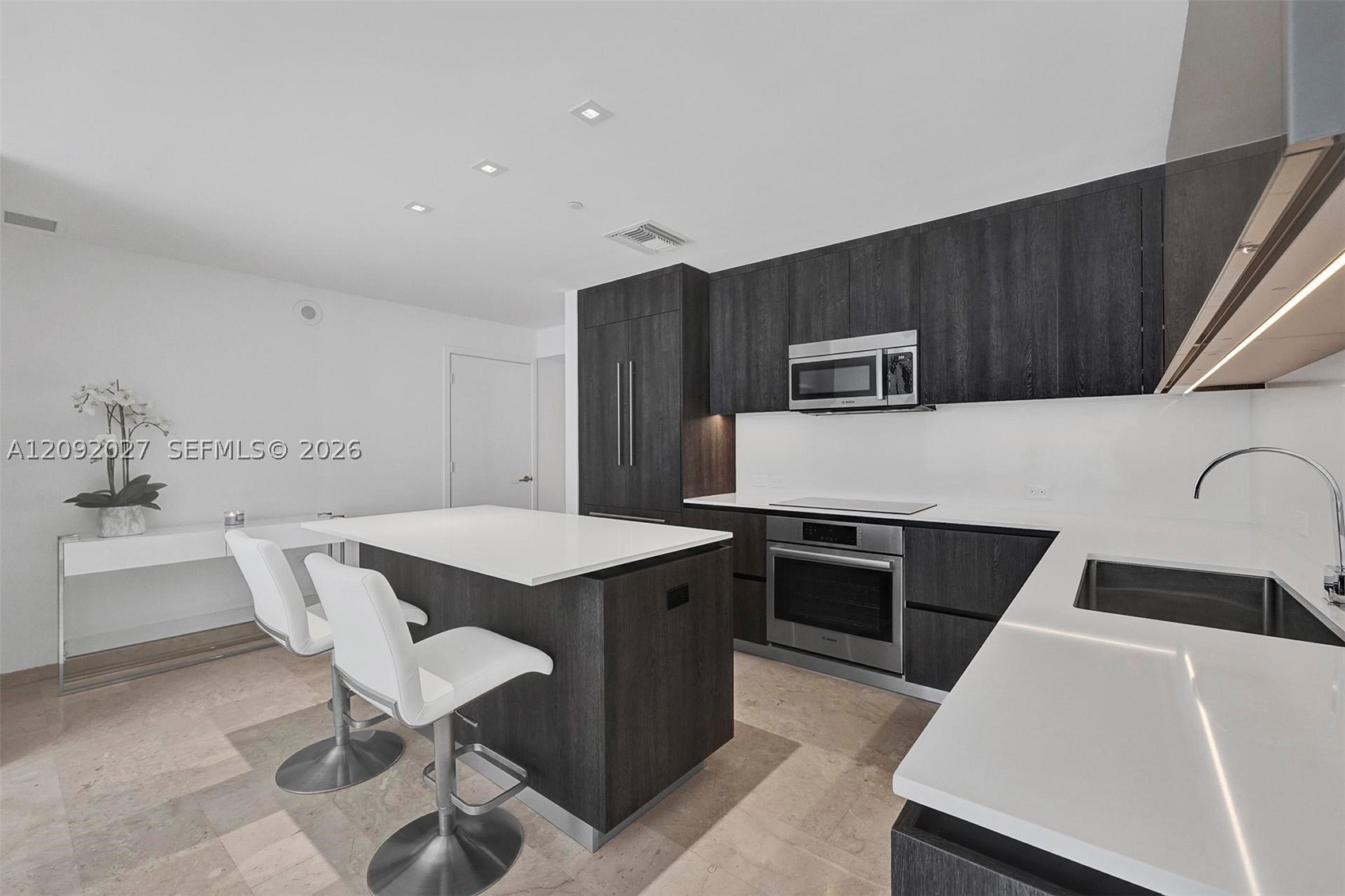 88 SW 7th St #910 Miami, FL 33130