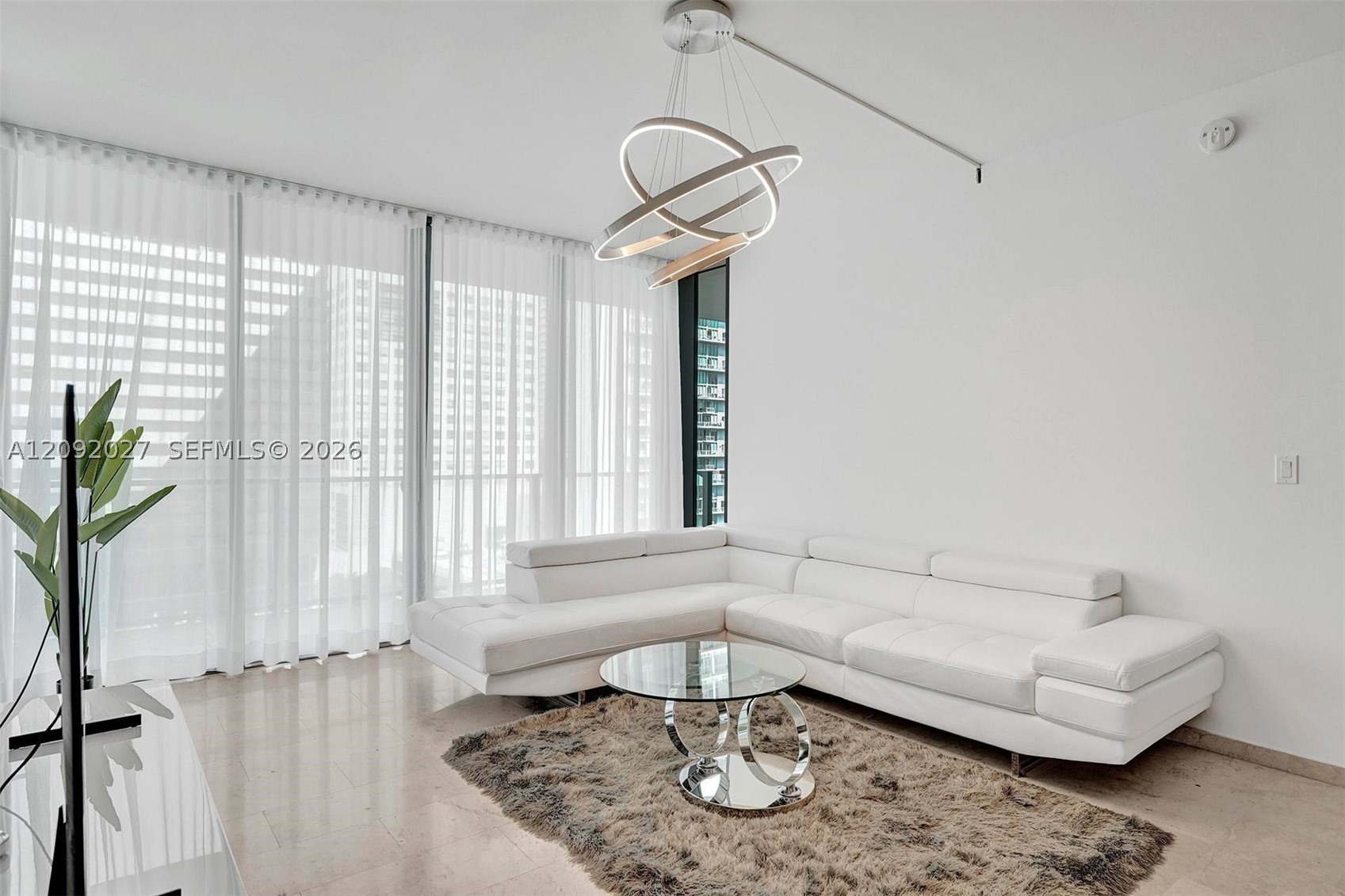 88 SW 7th St #910 Miami, FL 33130