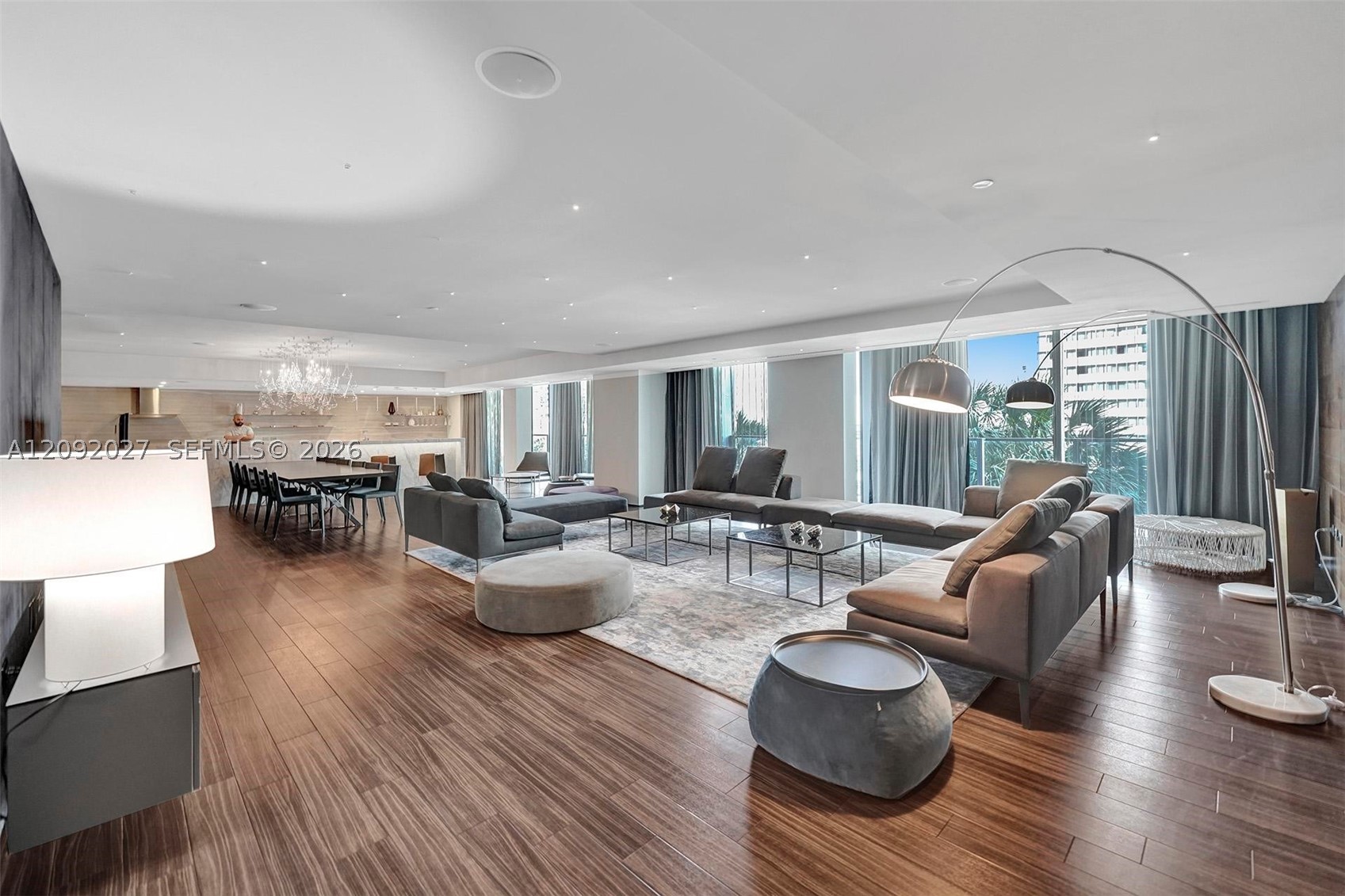 88 SW 7th St #910 Miami, FL 33130