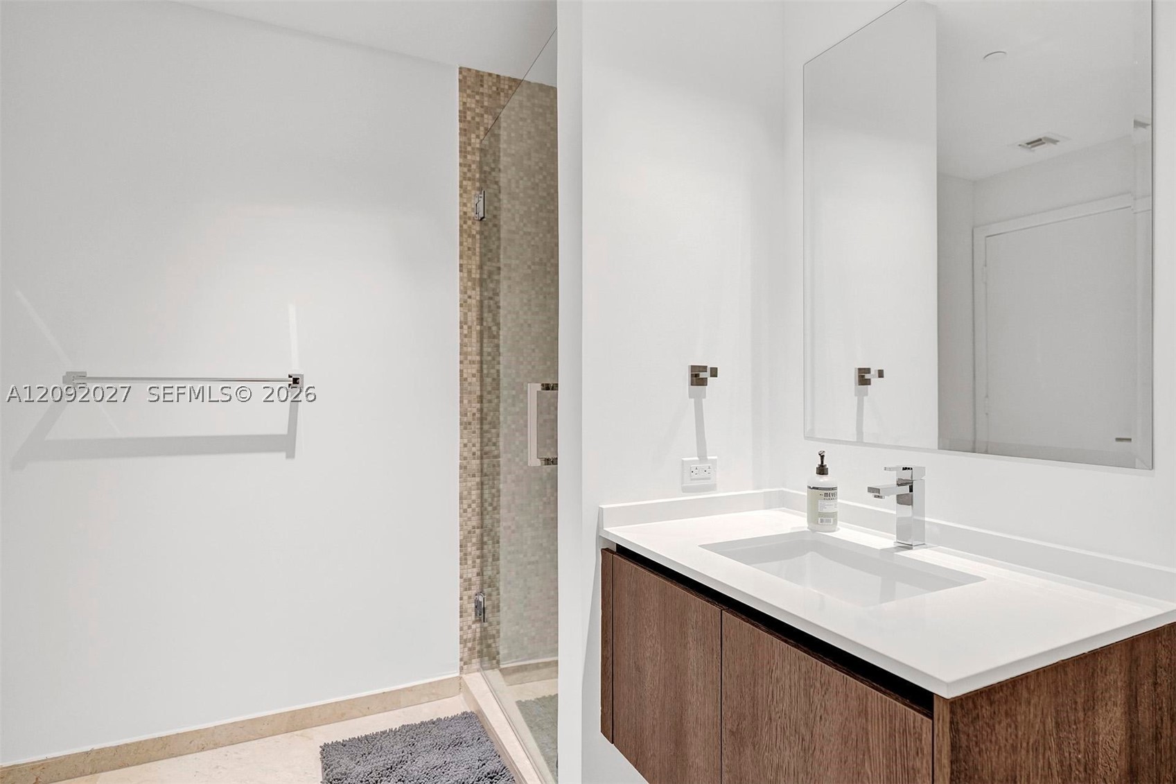 88 SW 7th St #910 Miami, FL 33130