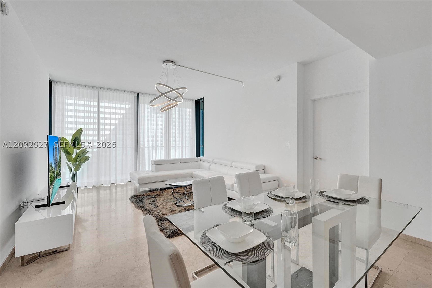 88 SW 7th St #910 Miami, FL 33130