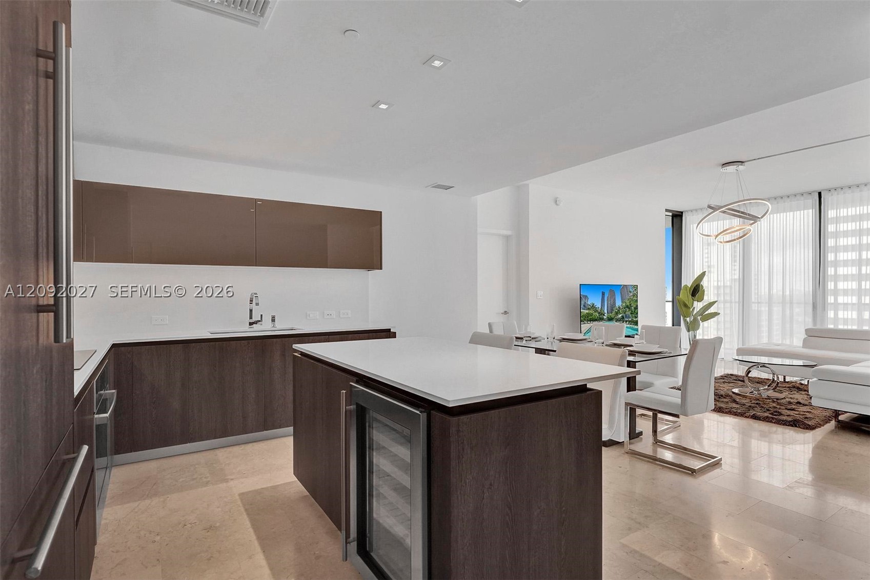 88 SW 7th St #910 Miami, FL 33130