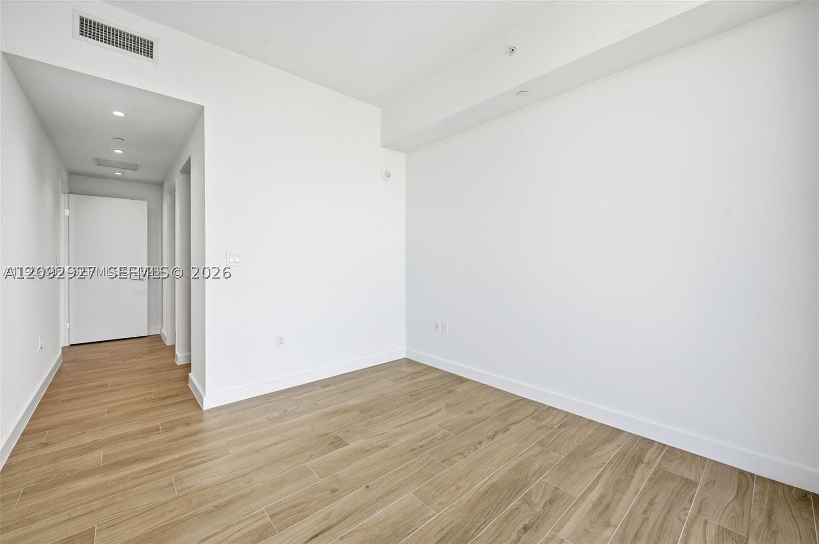 2678 Tigertail Ave #1501 Miami, FL 33133