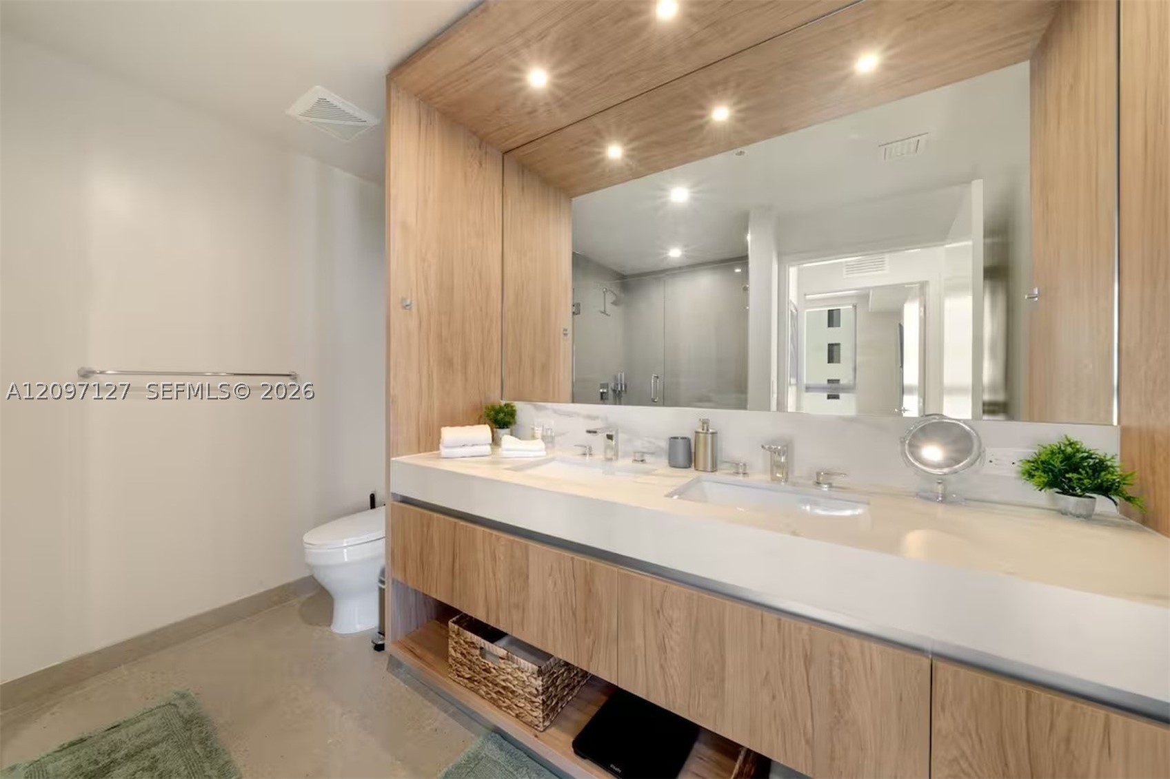 11 NE 6th St #3214 Miami, FL 33132