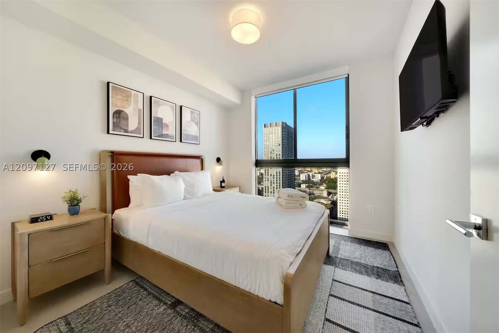 11 NE 6th St #3214 Miami, FL 33132