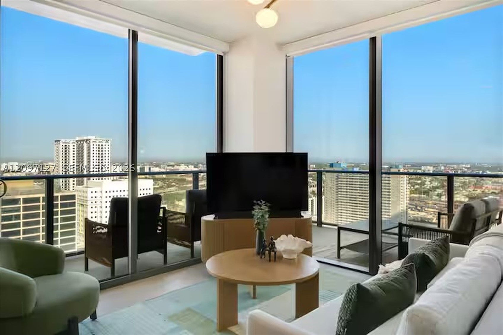 11 NE 6th St #3214 Miami, FL 33132