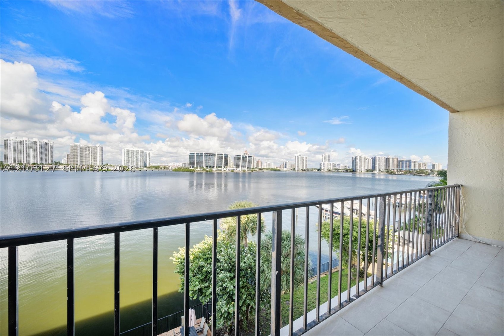 17878 N Bay Rd #405