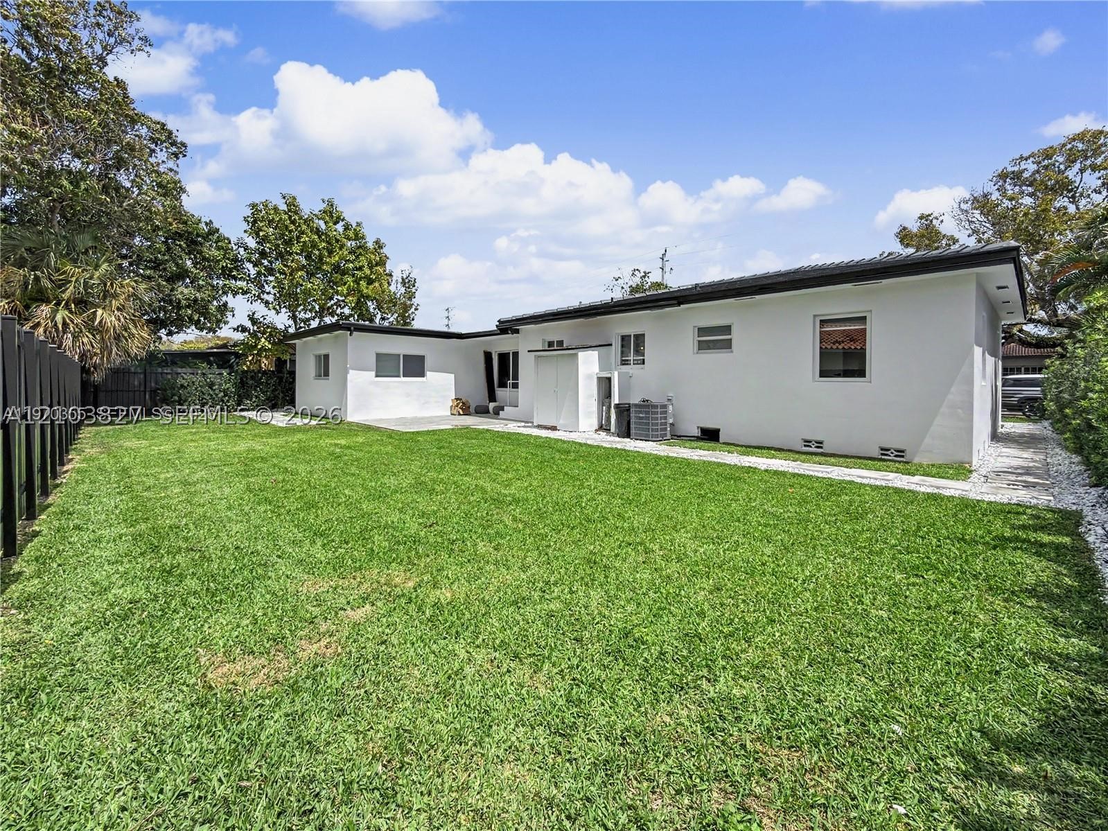 1530 SW 24th Ave Miami, FL 33145