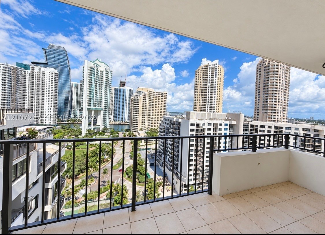 520 Brickell Key Dr #A2012