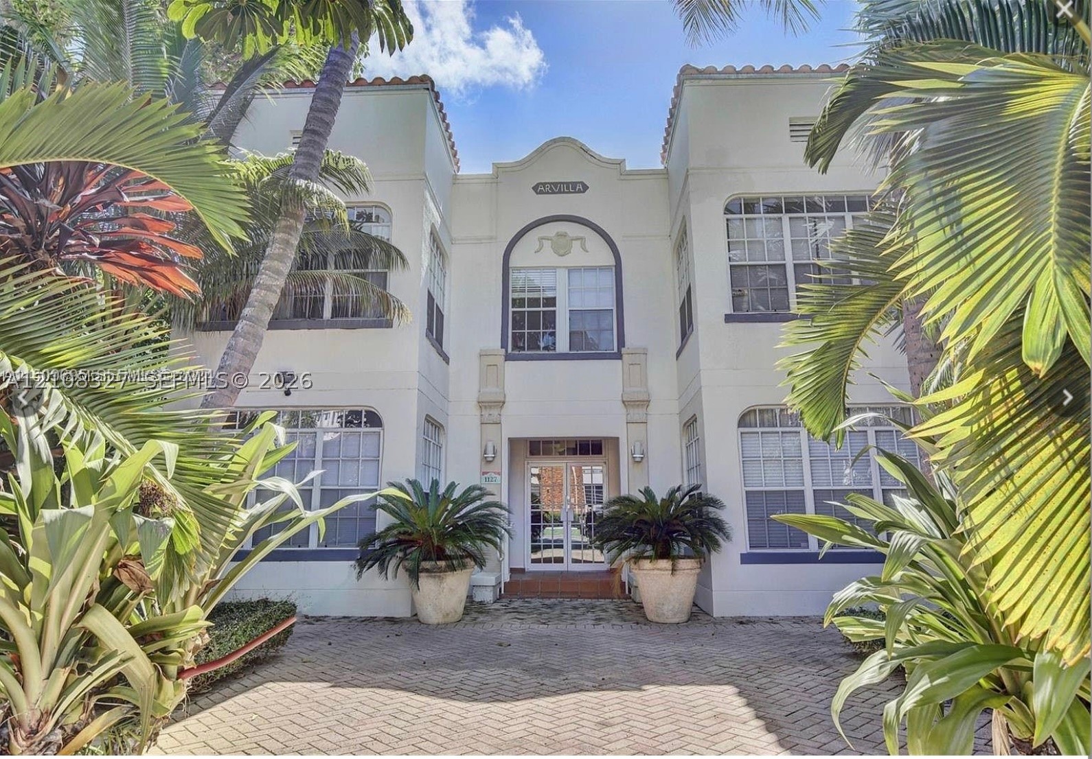 1127 Euclid Ave #207