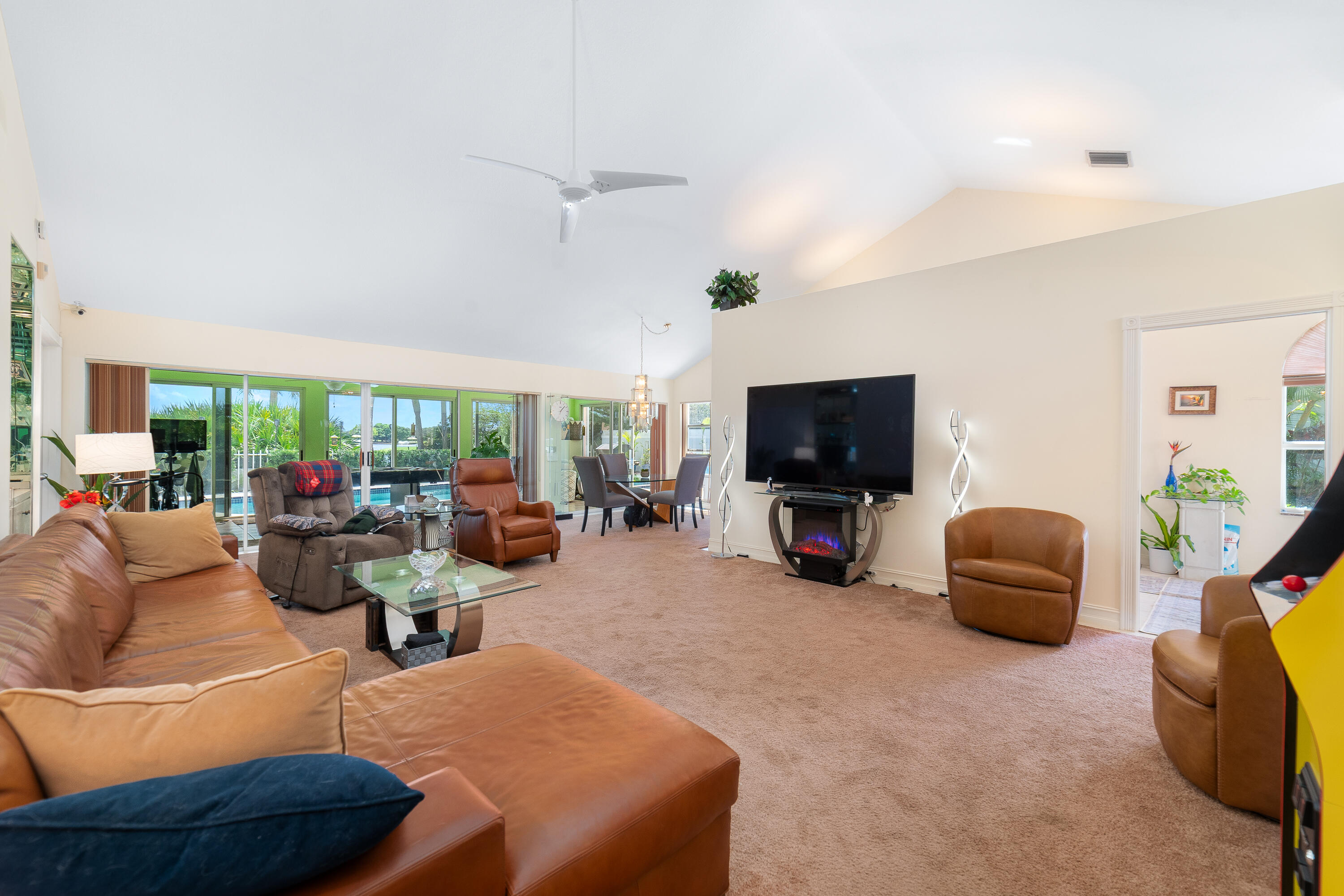 2370 Saratoga Bay West Palm Beach, FL 33409