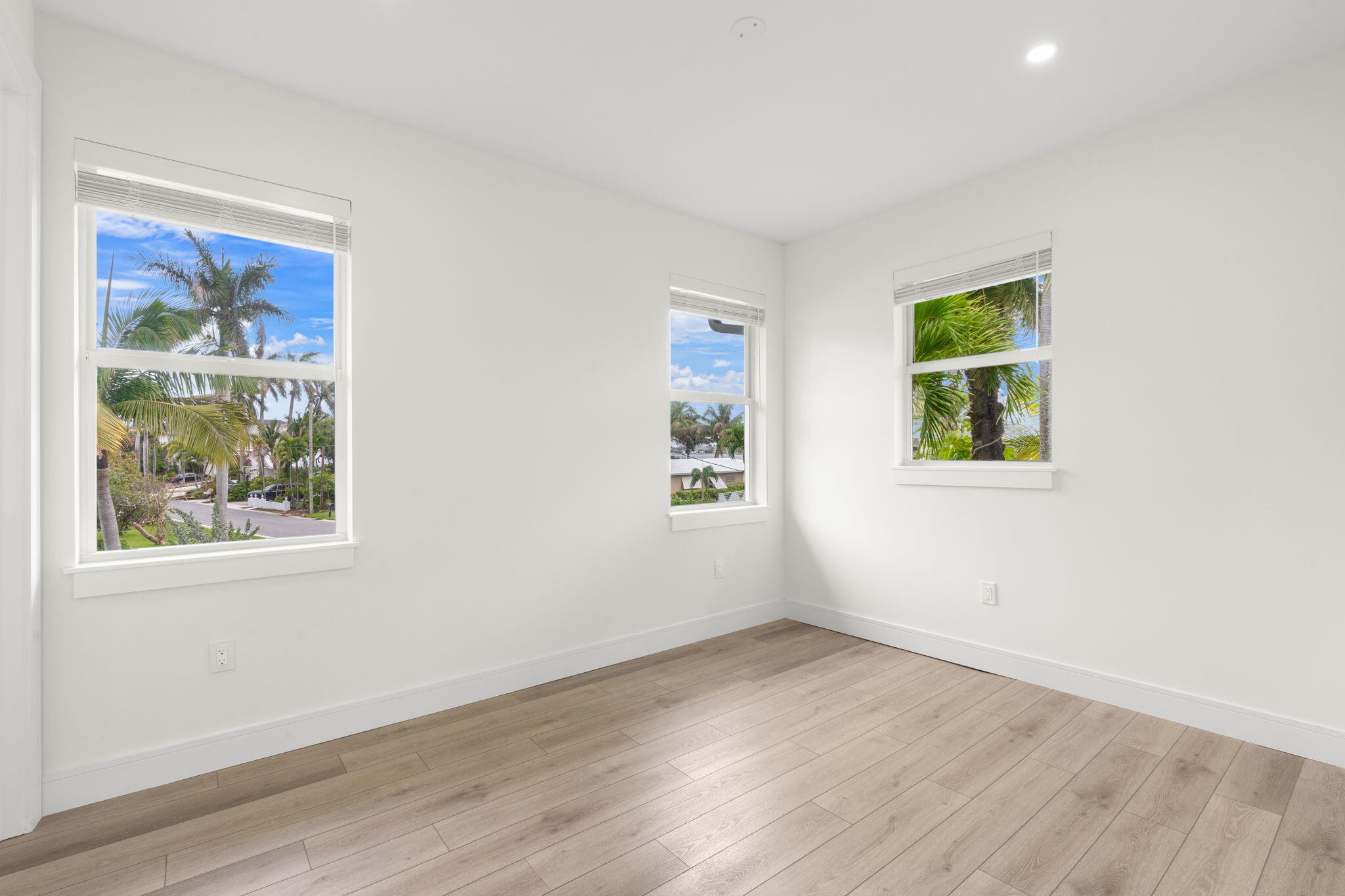 2510 N Lake Dr Boynton Beach, FL 33435