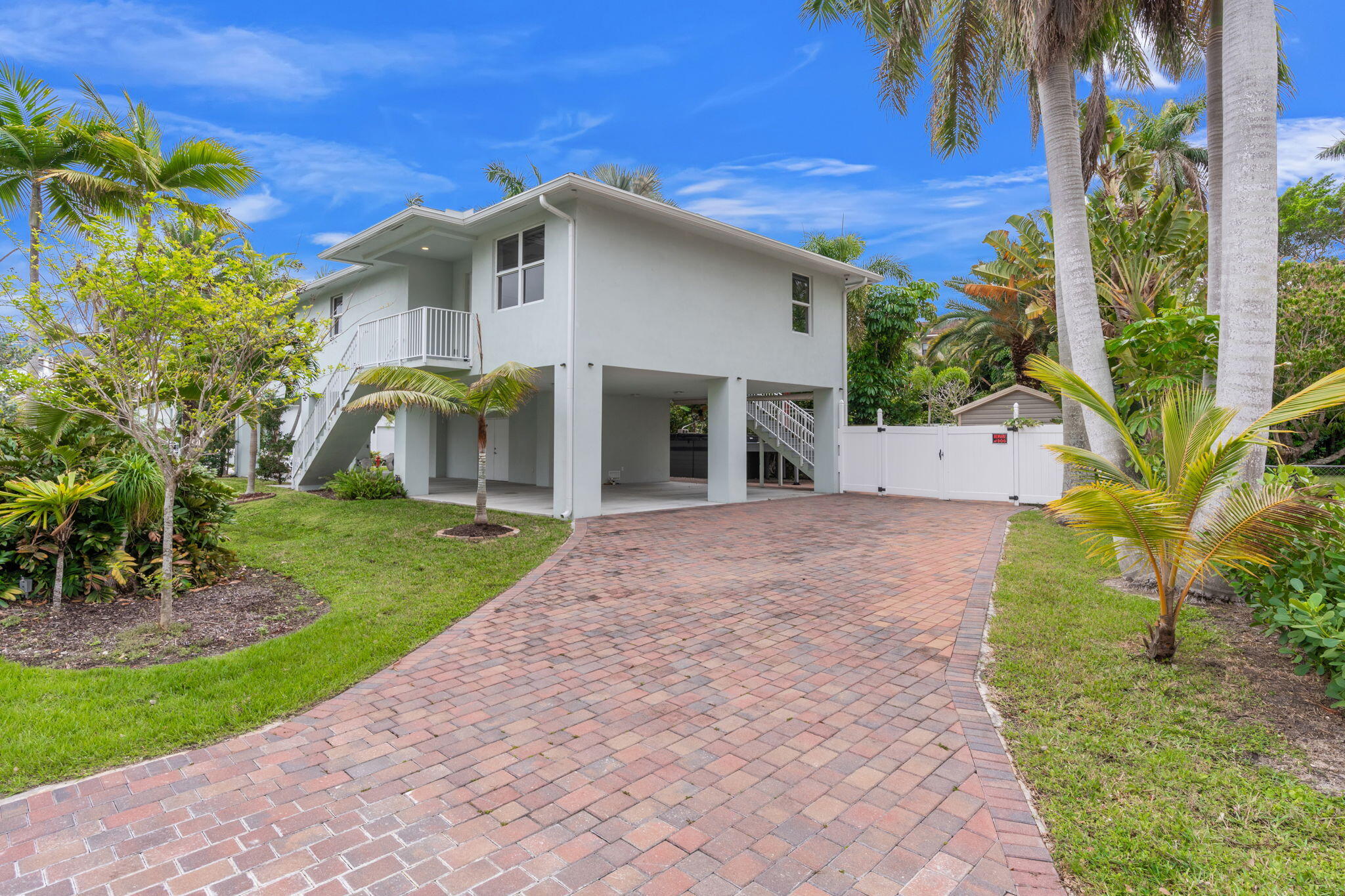 2510 N Lake Dr Boynton Beach, FL 33435