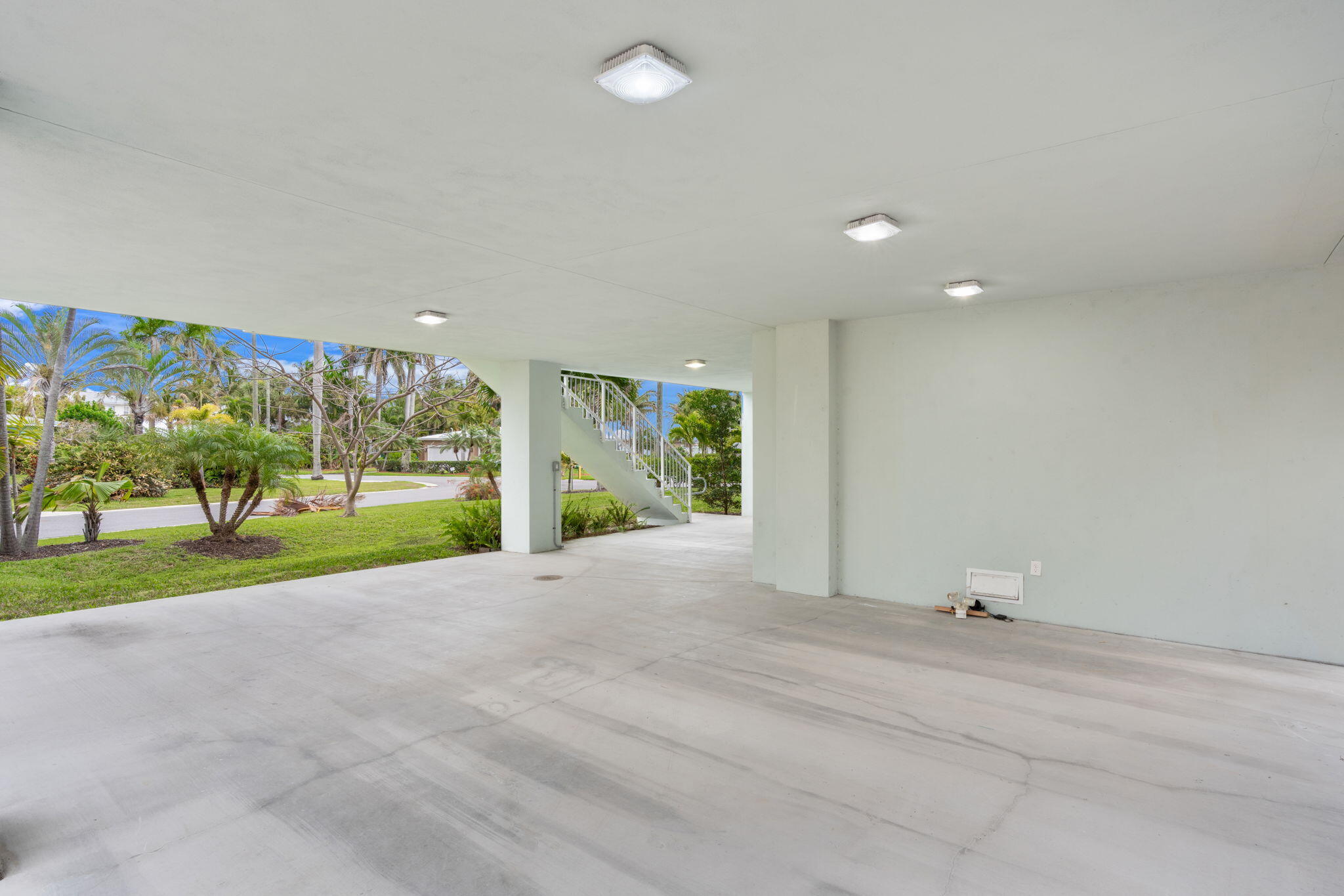 2510 N Lake Dr Boynton Beach, FL 33435