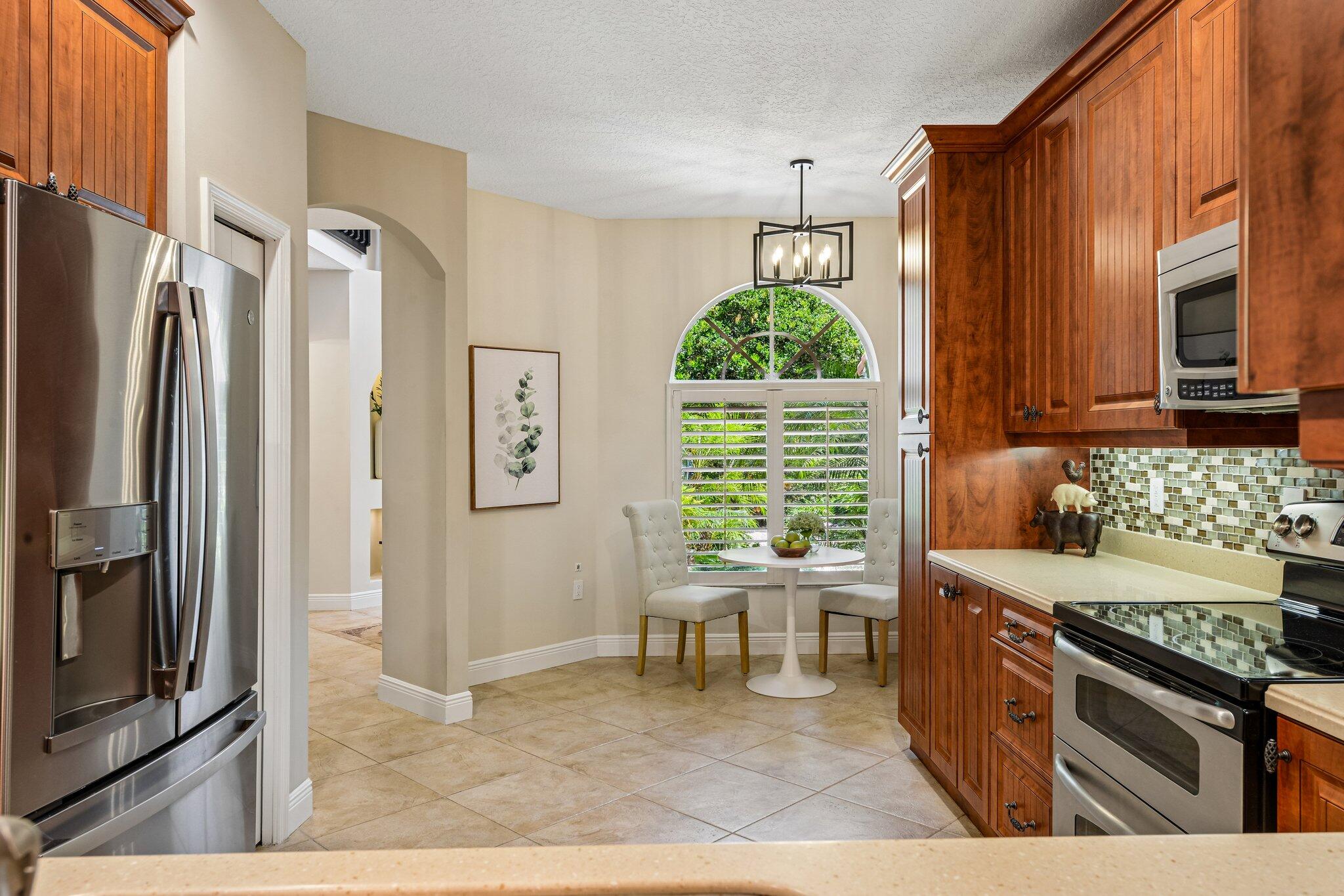 692 W Palm Aire Pompano Beach, FL 33069