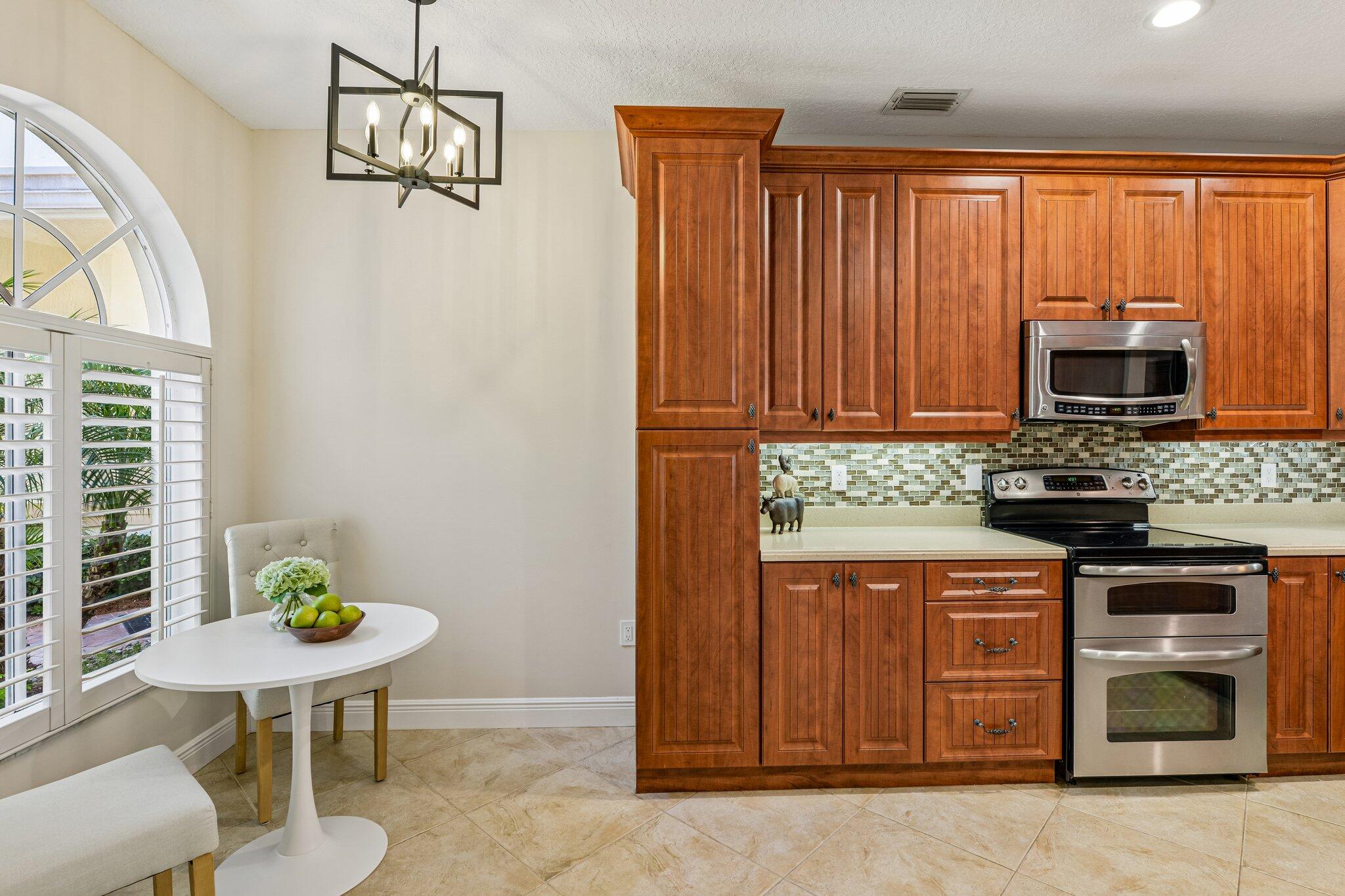 692 W Palm Aire Pompano Beach, FL 33069