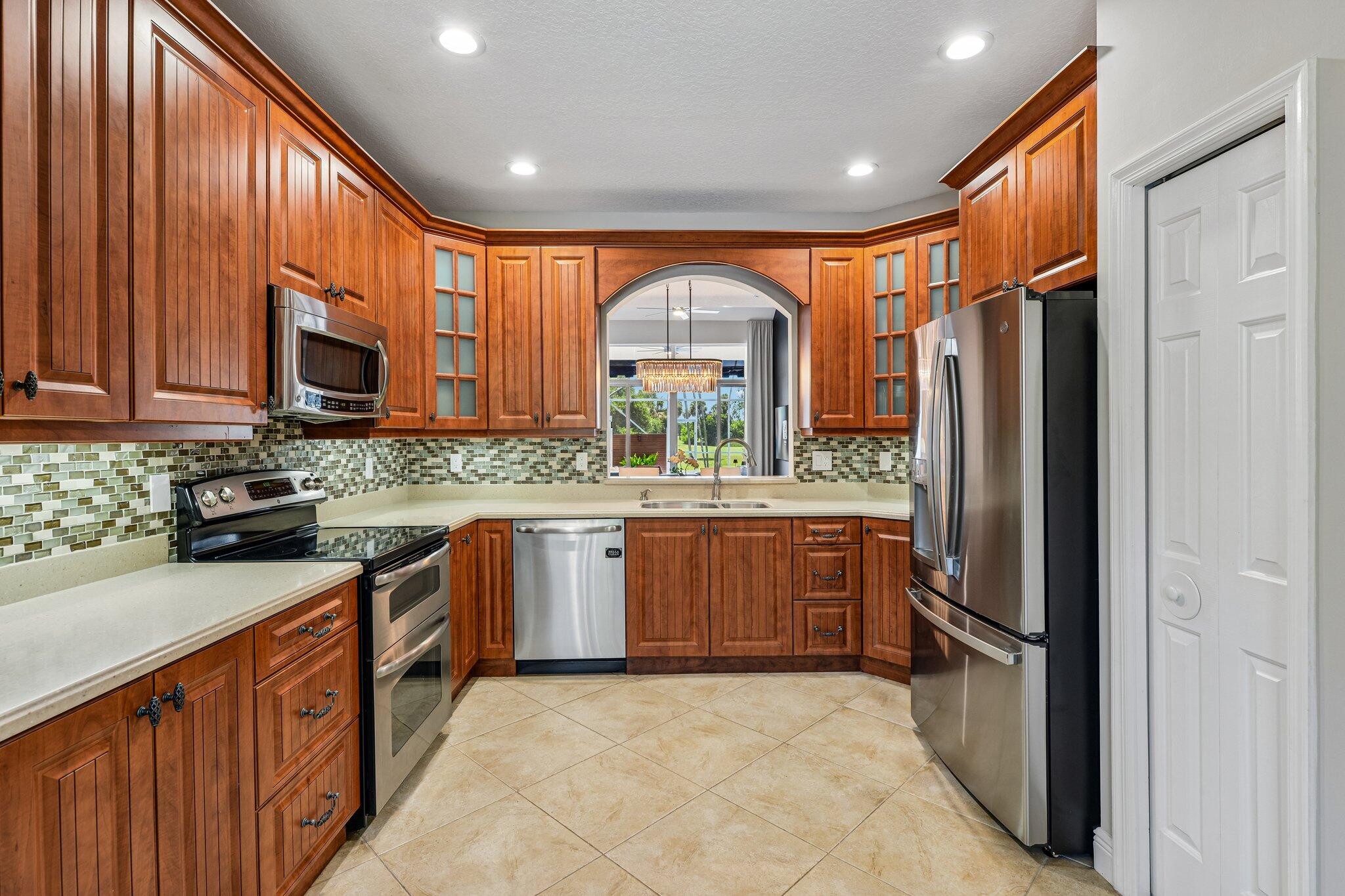692 W Palm Aire Pompano Beach, FL 33069
