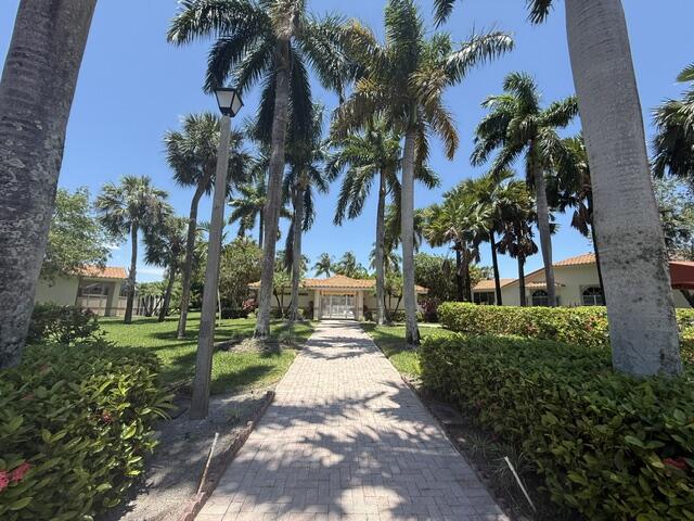 692 W Palm Aire Pompano Beach, FL 33069