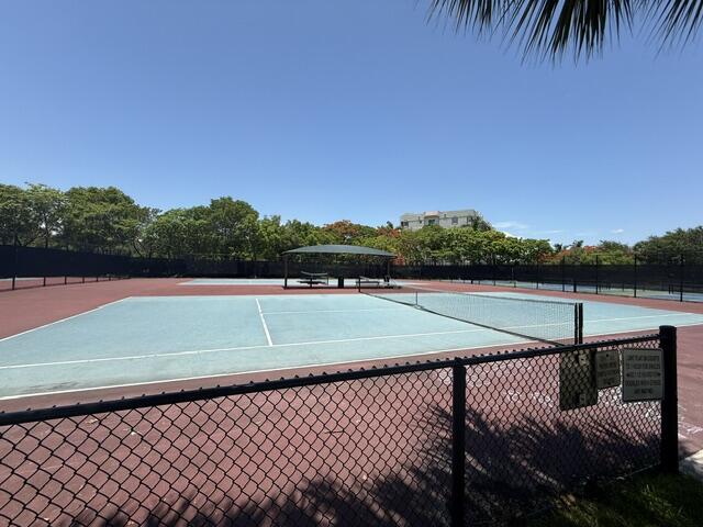 692 W Palm Aire Pompano Beach, FL 33069