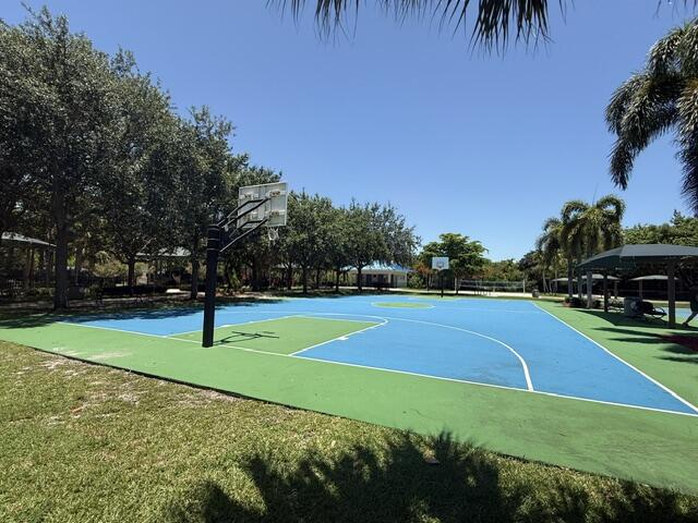 692 W Palm Aire Pompano Beach, FL 33069