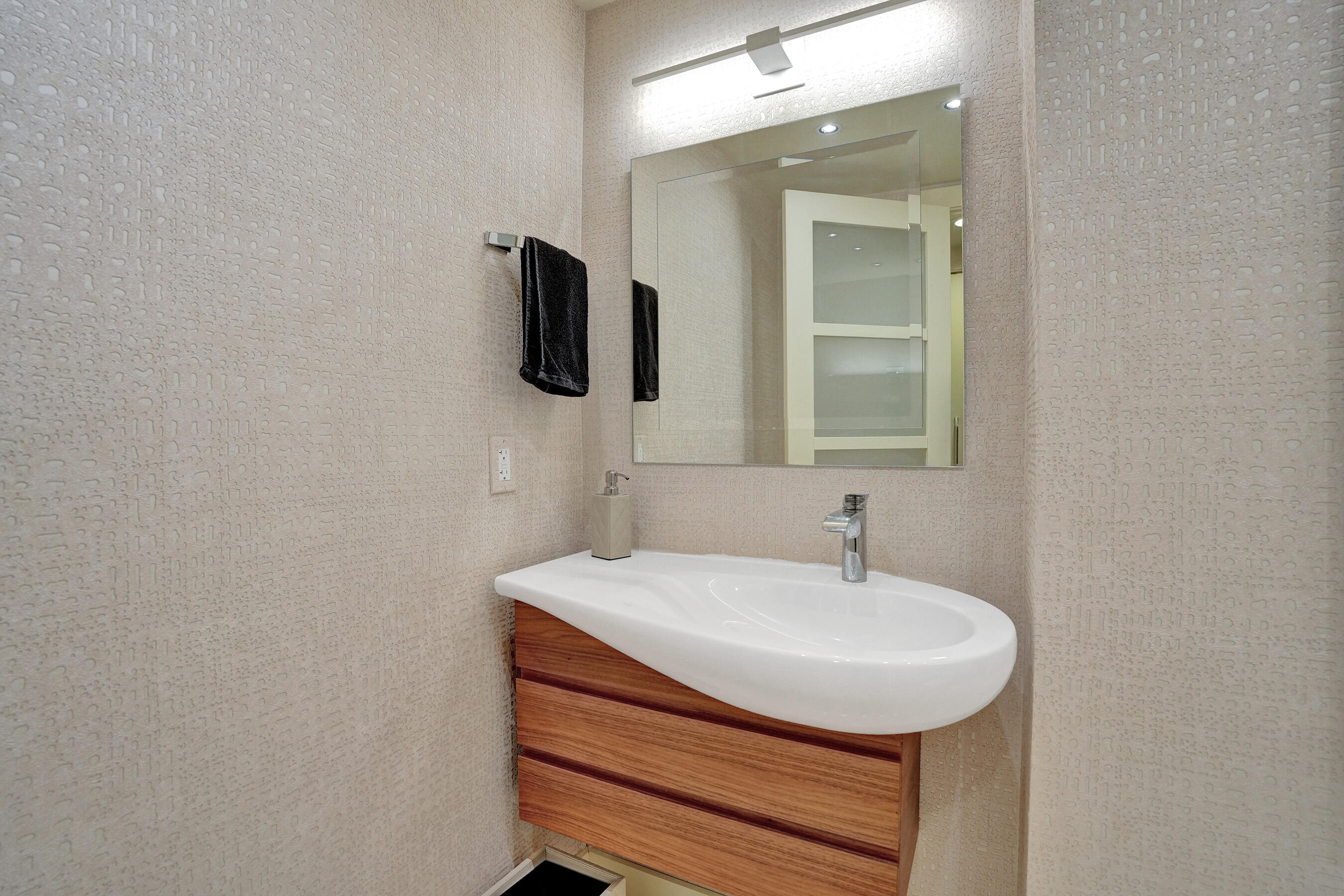 333 Las Olas #2906 Fort Lauderdale, FL 33301