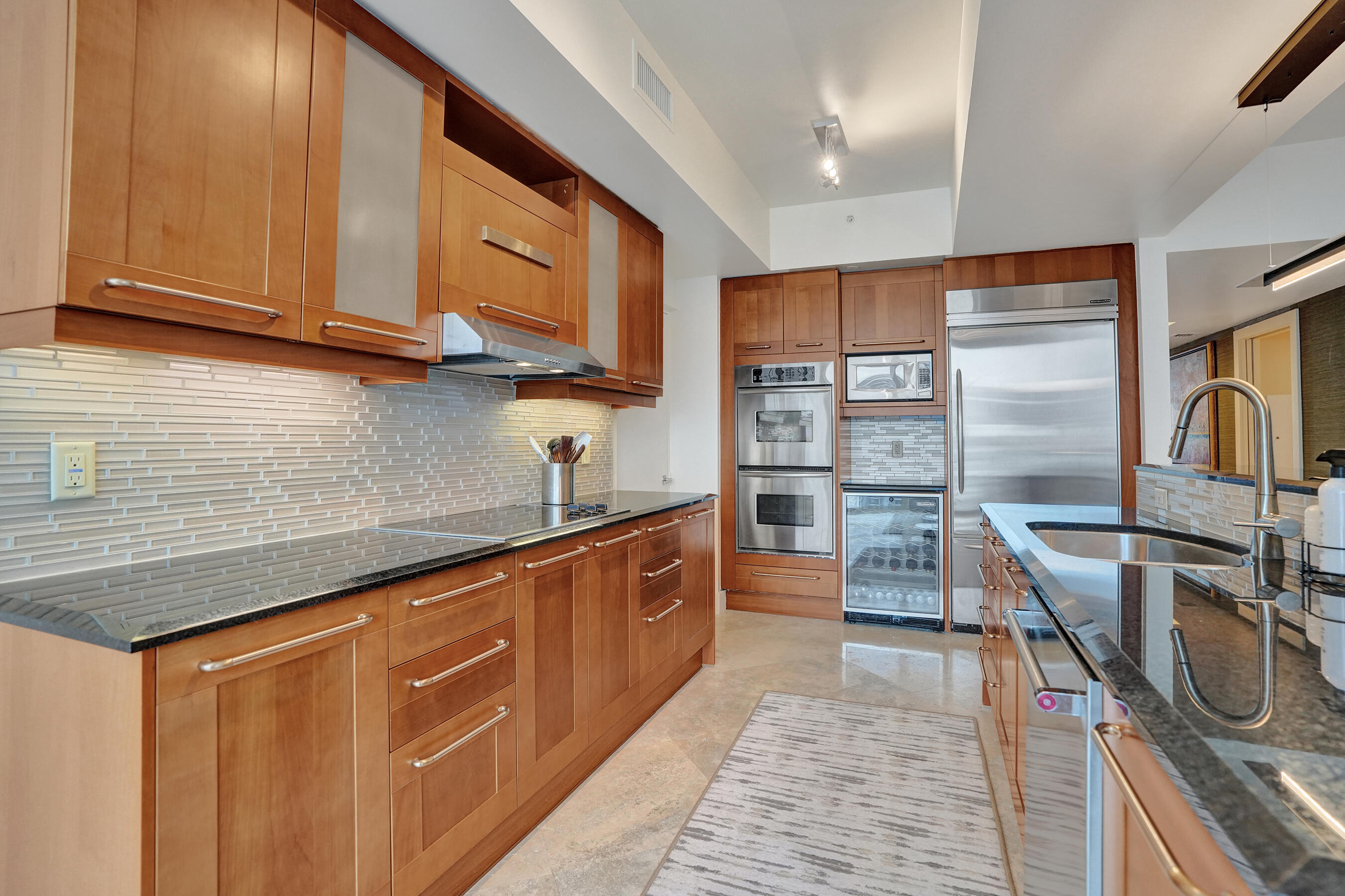 333 Las Olas #2906 Fort Lauderdale, FL 33301