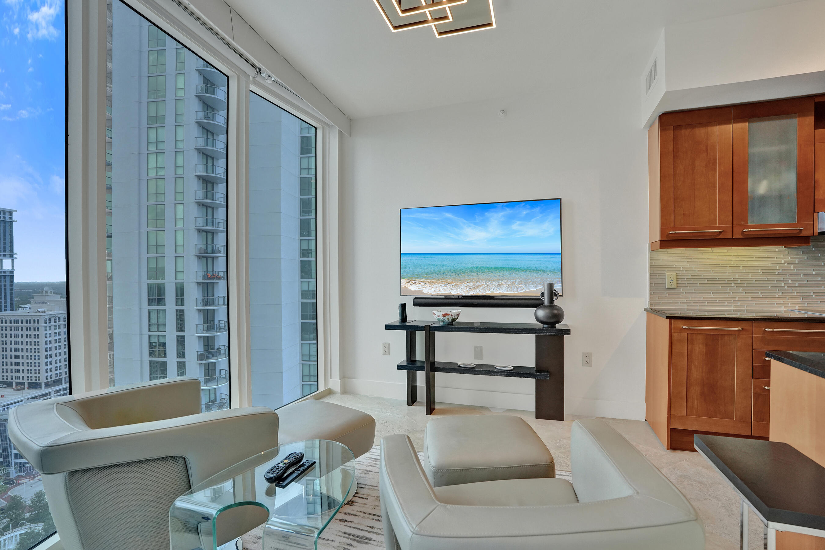 333 Las Olas #2906 Fort Lauderdale, FL 33301
