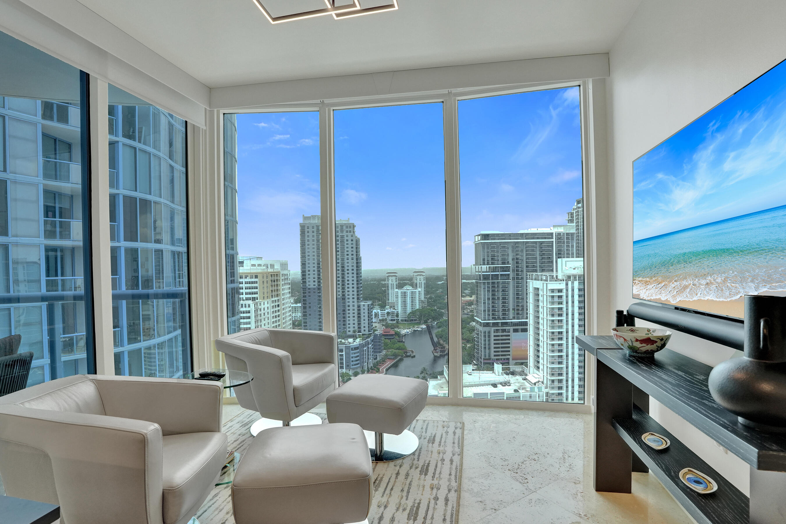 333 Las Olas #2906 Fort Lauderdale, FL 33301